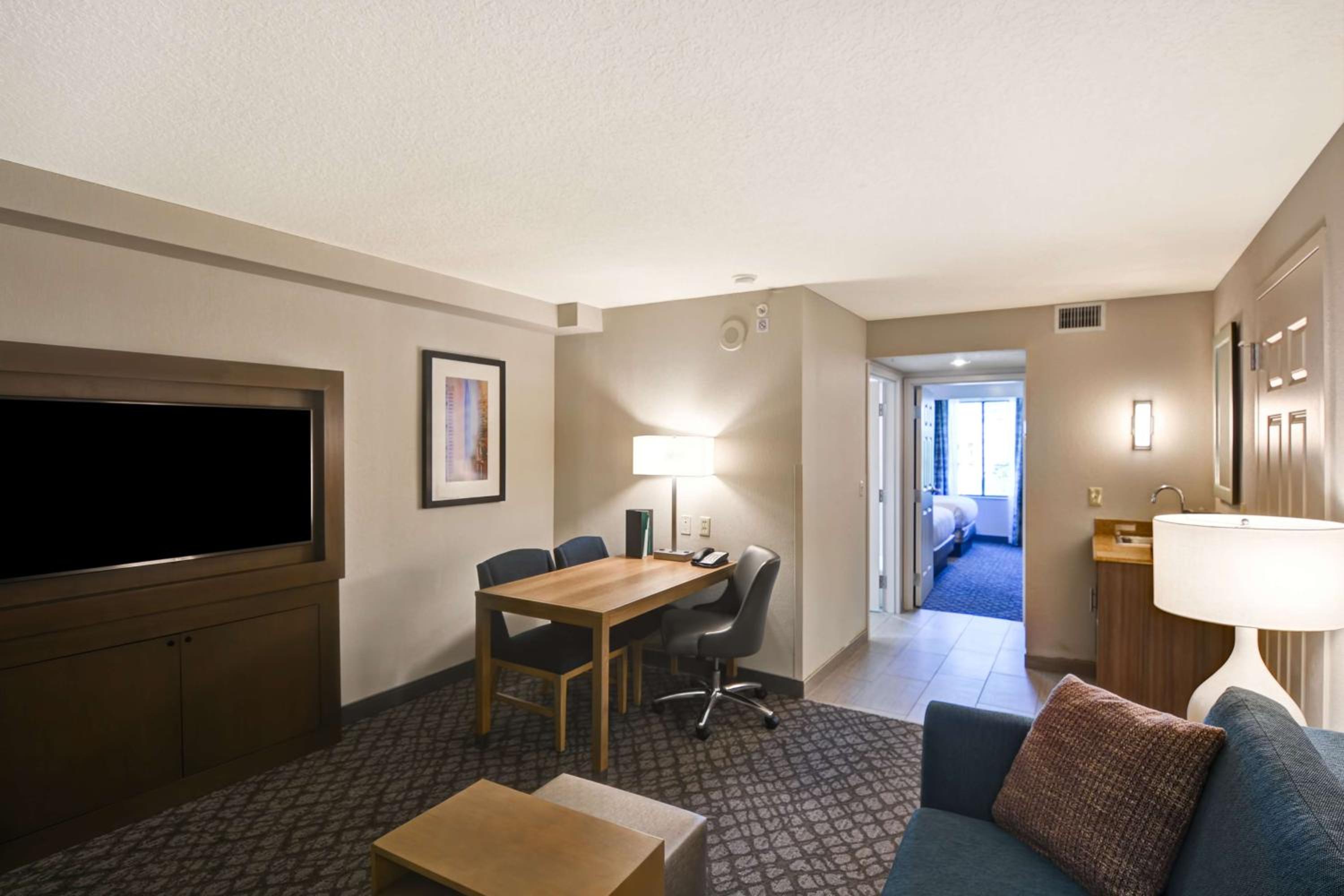 Executive Suite - Disability Accessible/Non-Smoking