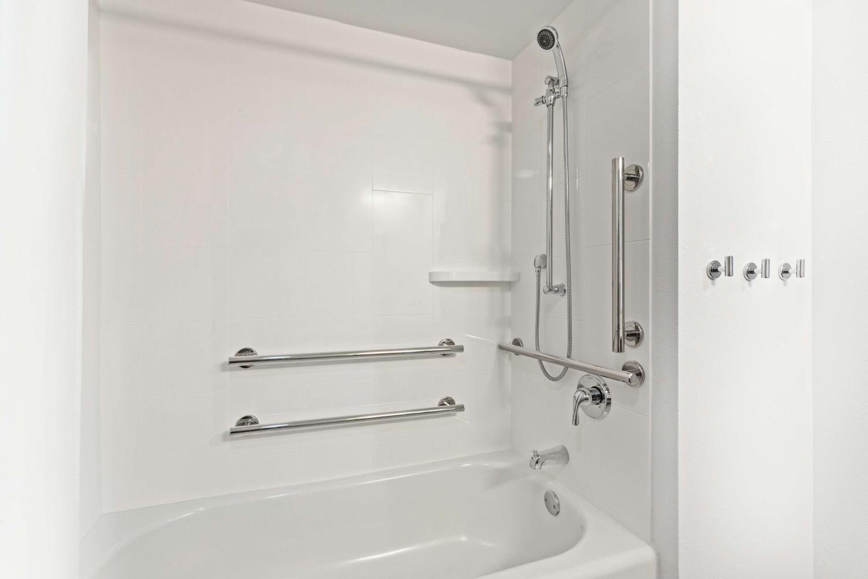 Queen Studio Suite with Two Queen Beds - Mobility Access/Non-Smoking