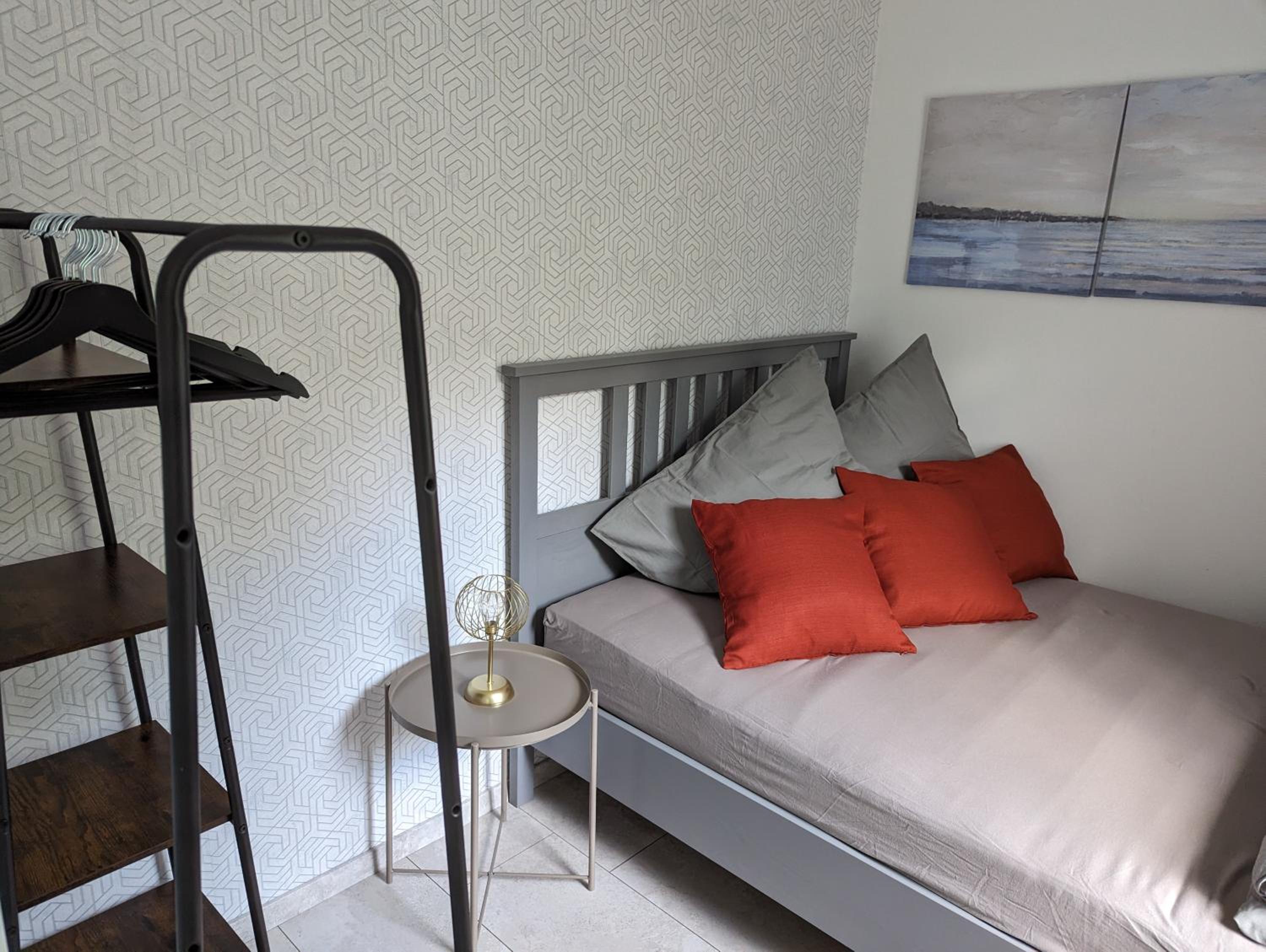 One-Bedroom Apartment photo 1
