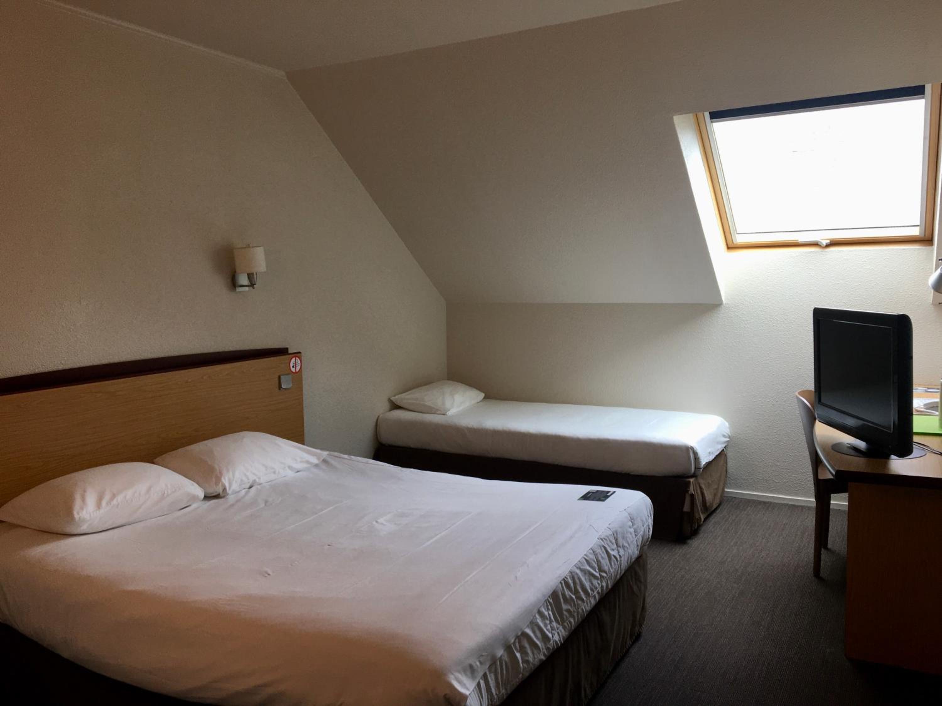 New Generation Triple Room (1 Double Bed + 1 Single Bed) photo 1