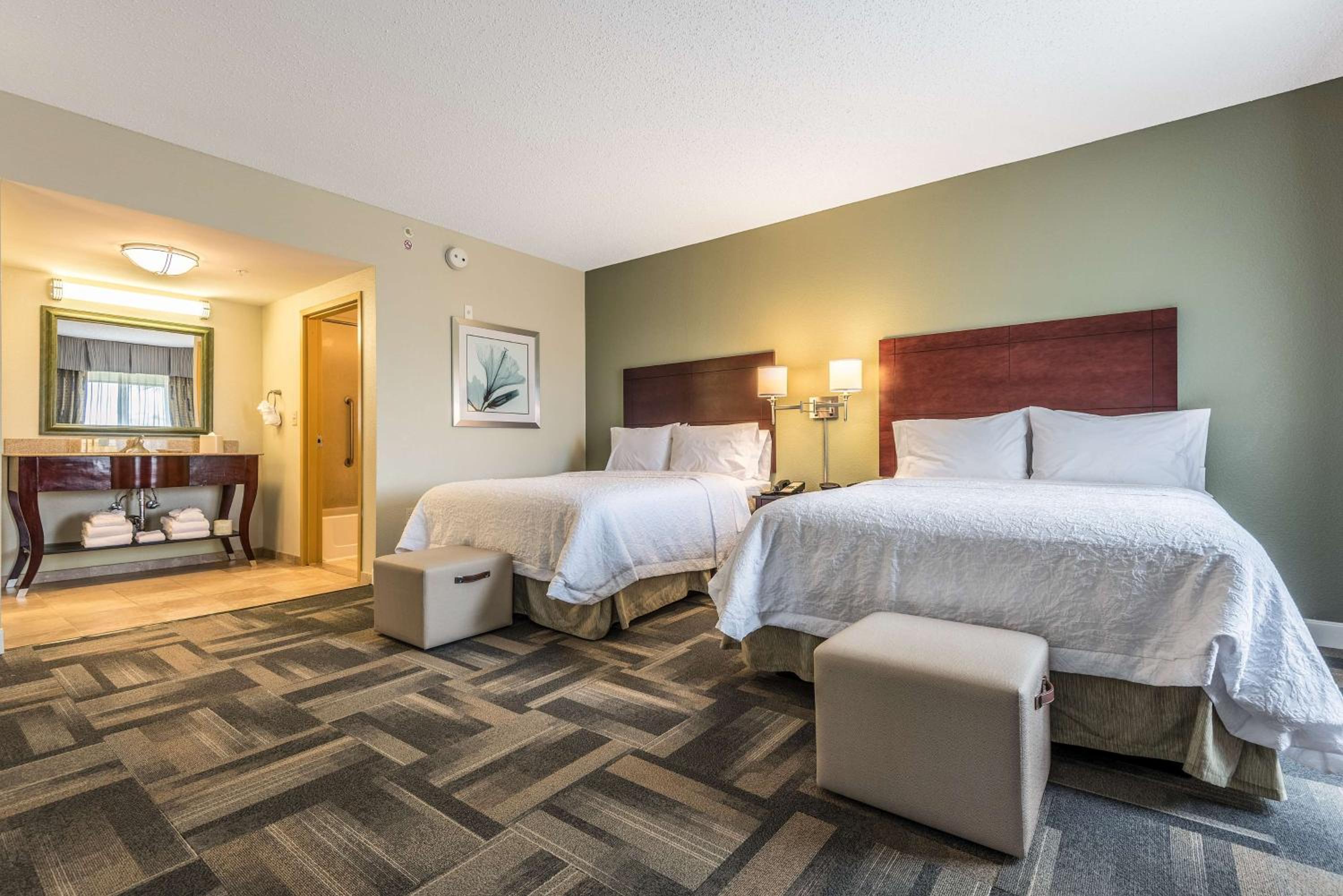 Queen Studio Suite with Two Queen Beds and Sofa Bed - Non-Smoking photo 2