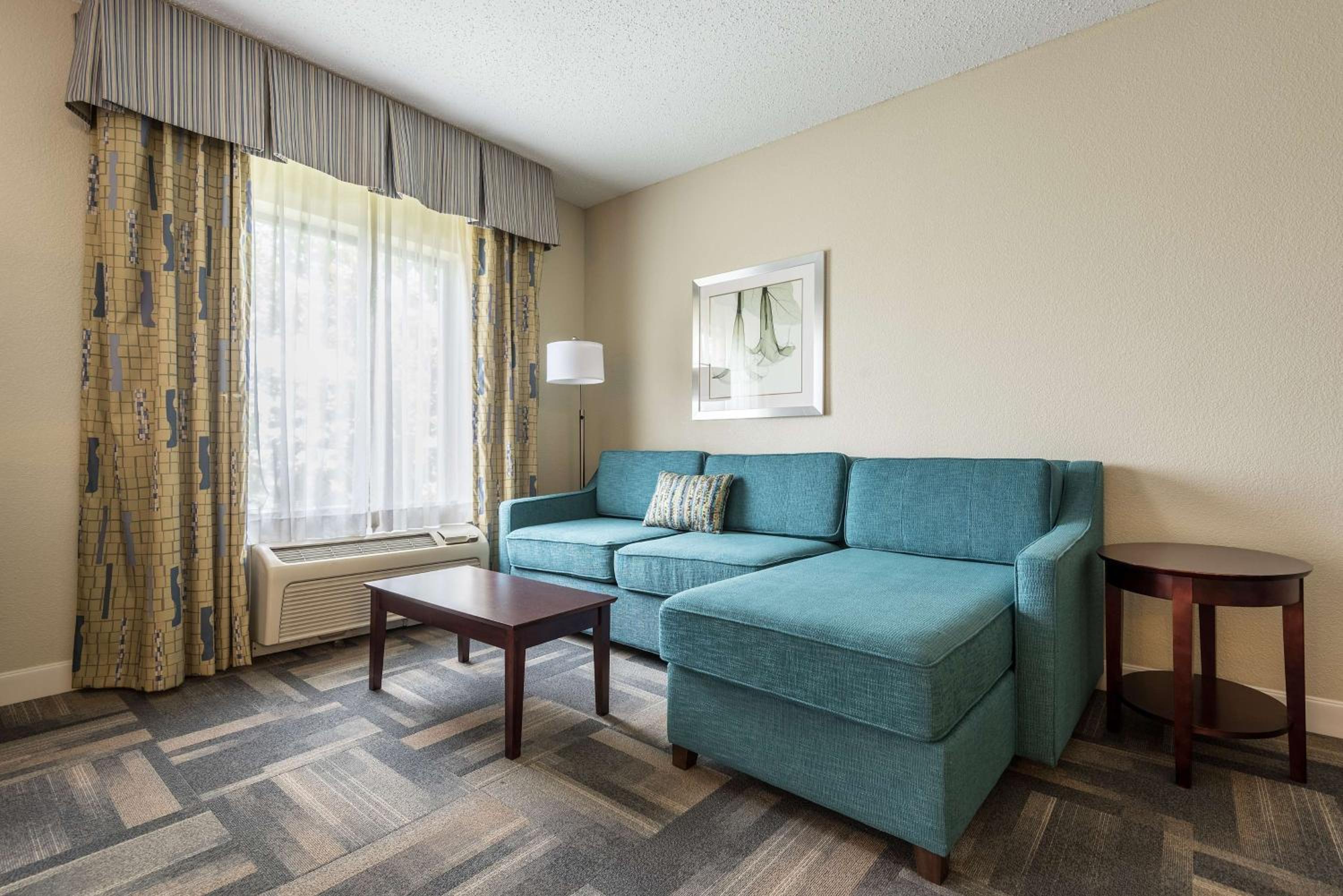 Queen Studio Suite with Two Queen Beds and Sofa Bed - Non-Smoking photo 3