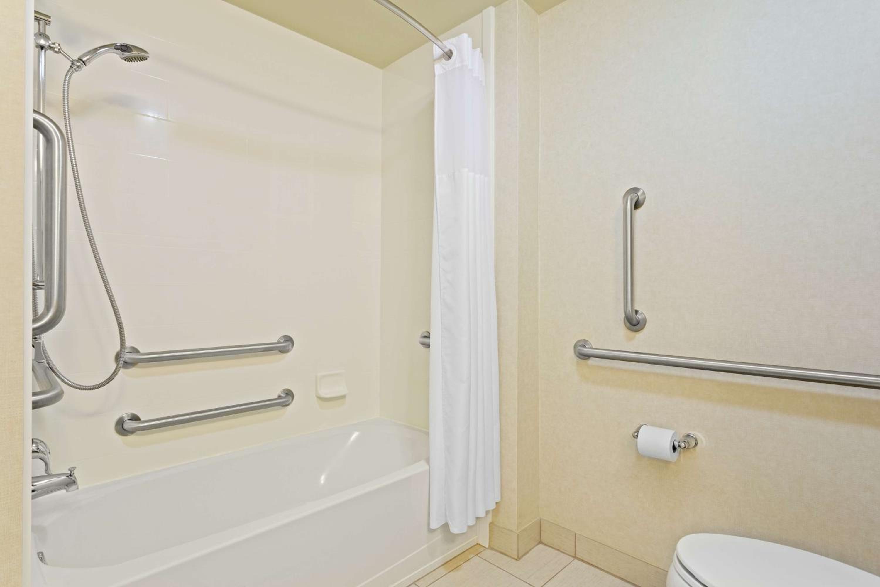 Queen Room with Two Queen Beds - Hearing Access/Non-Smoking