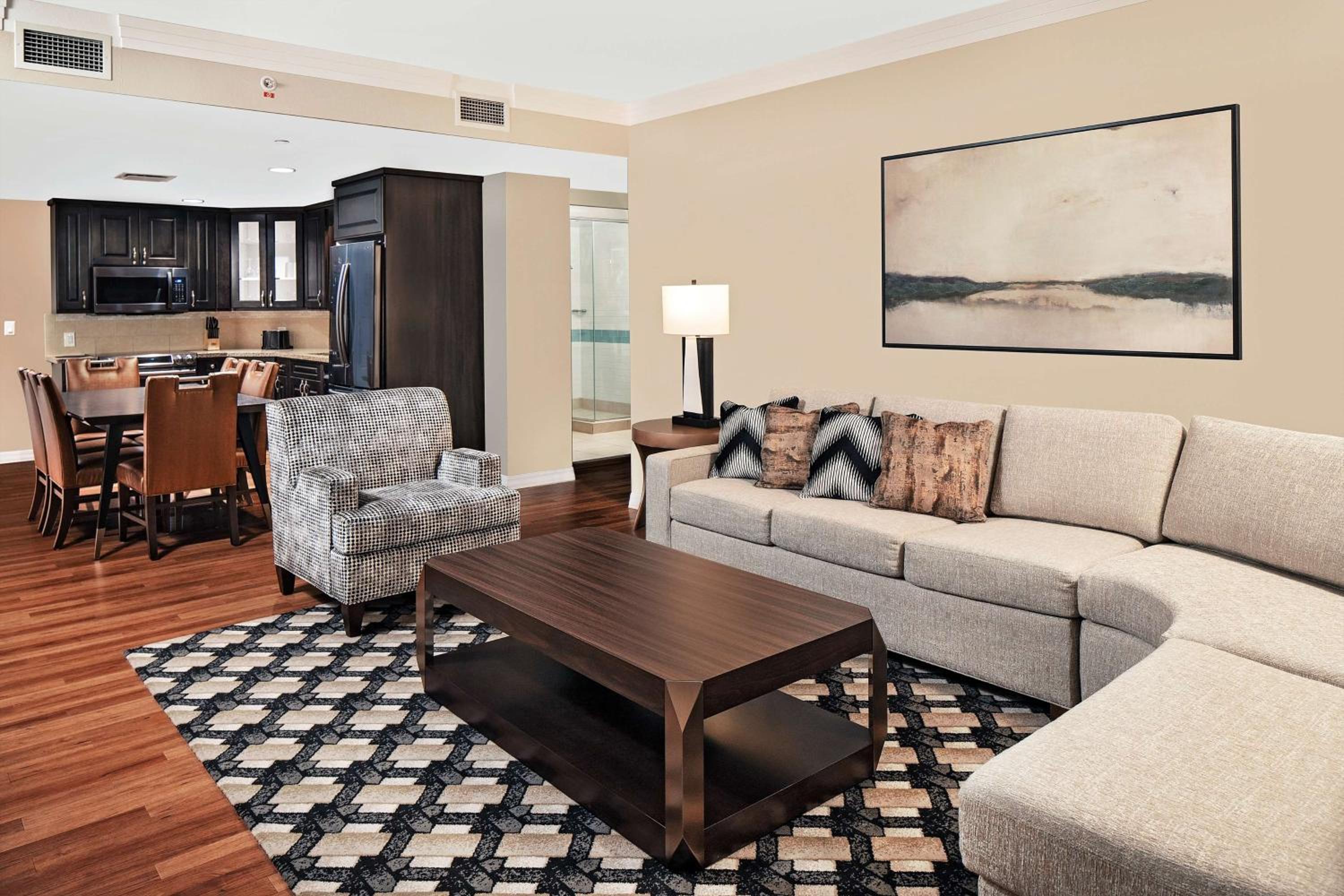Two-Bedroom Penthouse King Suite with Queen and Sofa Bed thumbnail 5