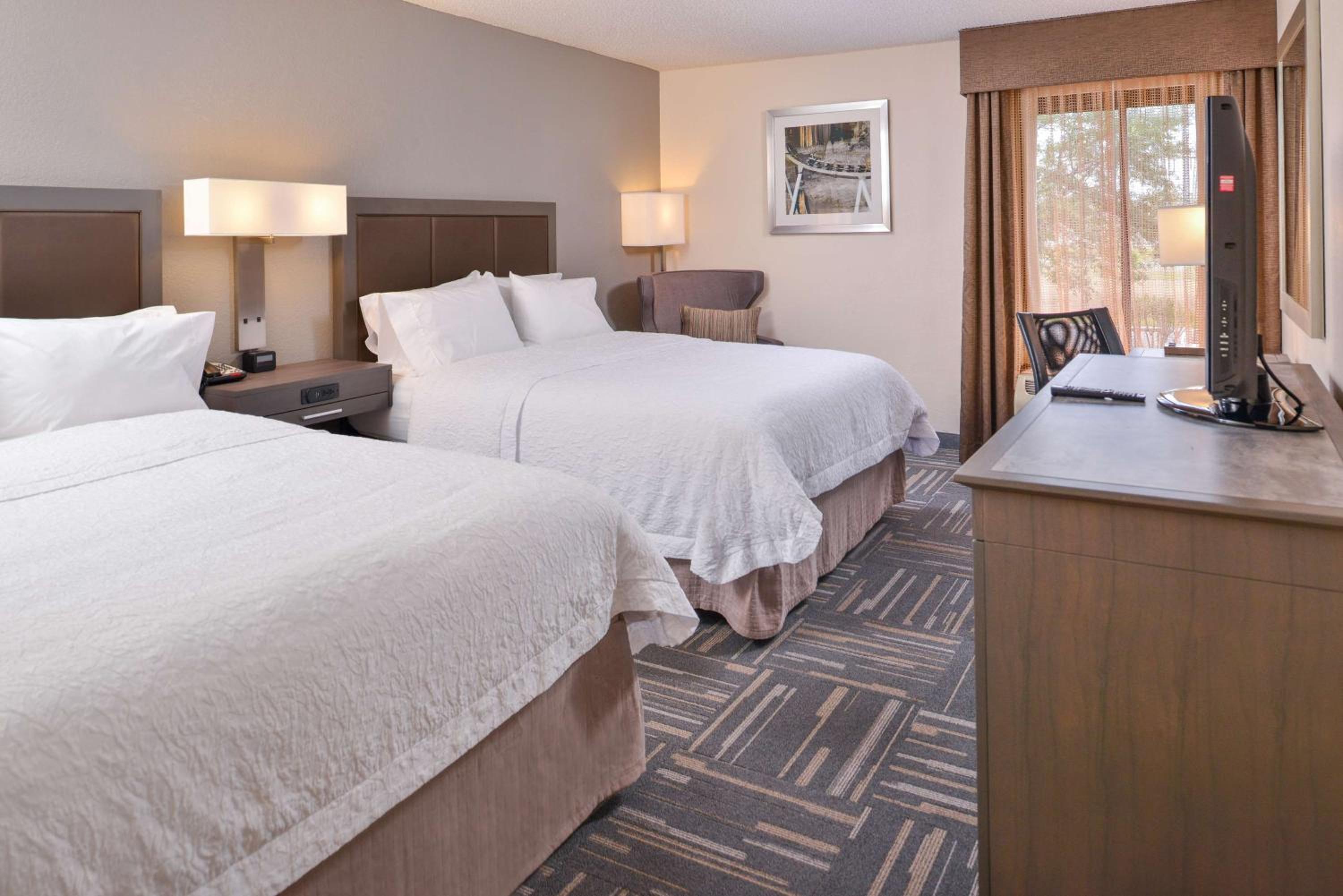 King Room with Roll-In Shower - Mobility Access/Non-Smoking