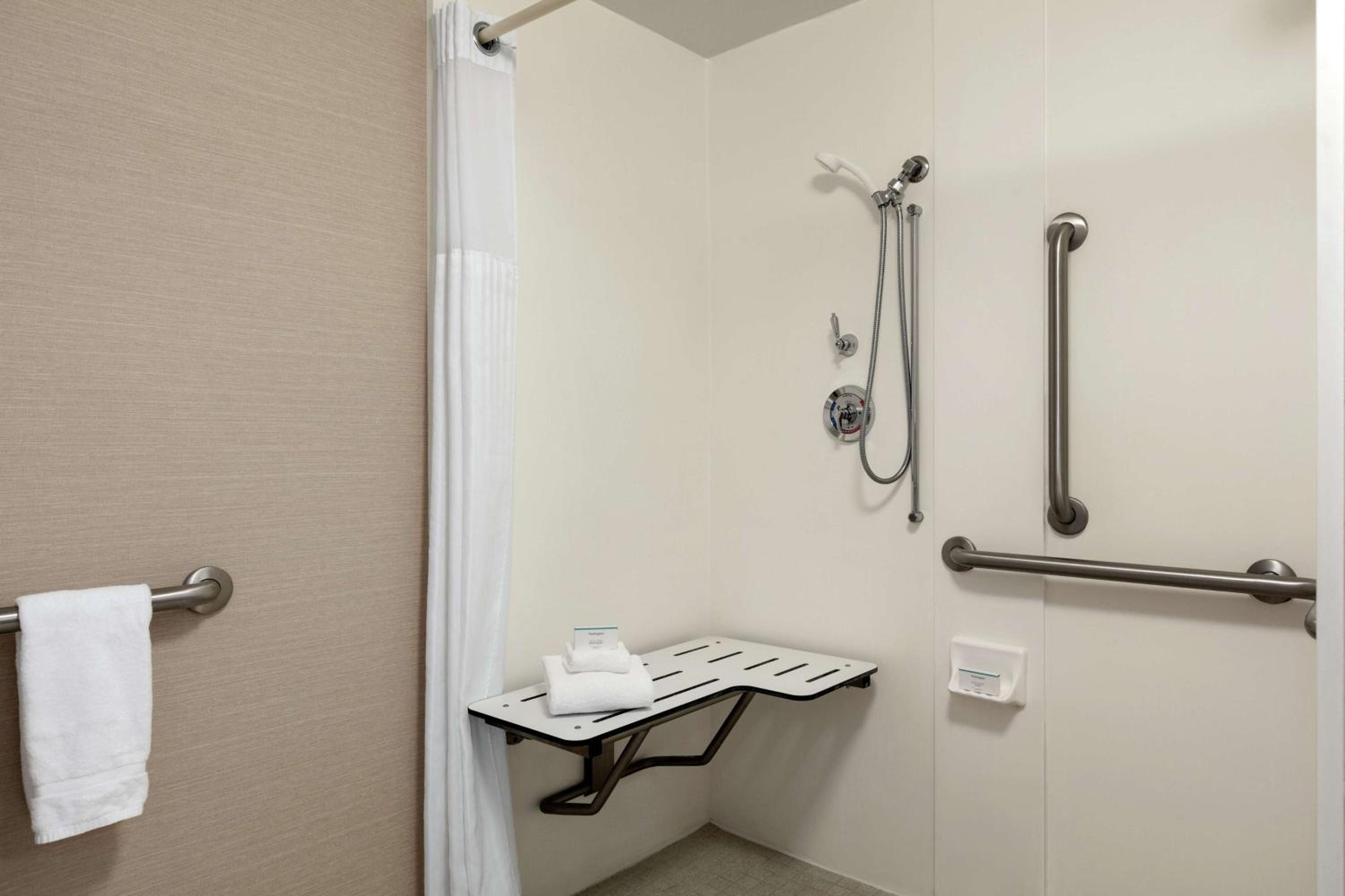 Two Queen Suite - Hearing Accessible  - Photo 3