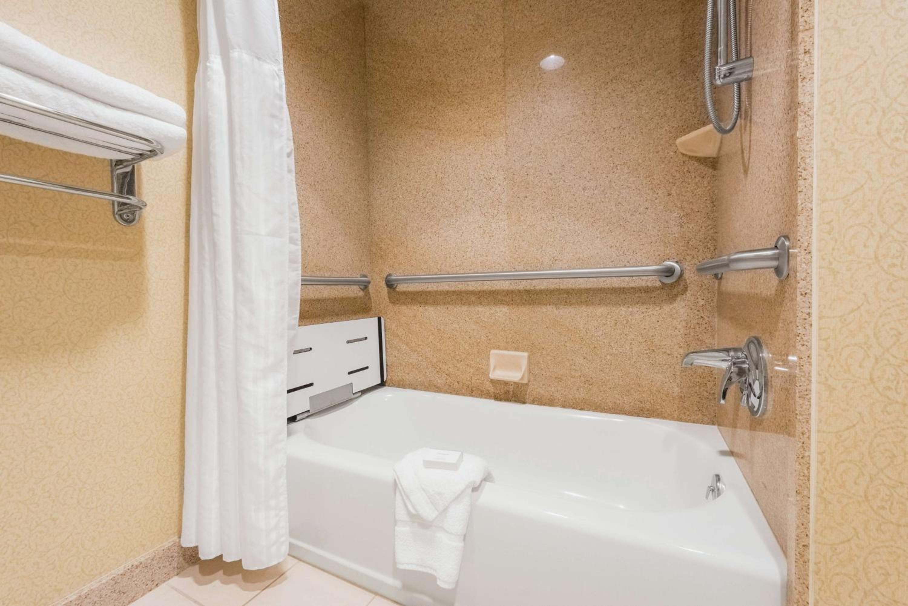 Queen Room with Two Queen Beds - Mobility and Hearing Access - Photo 4