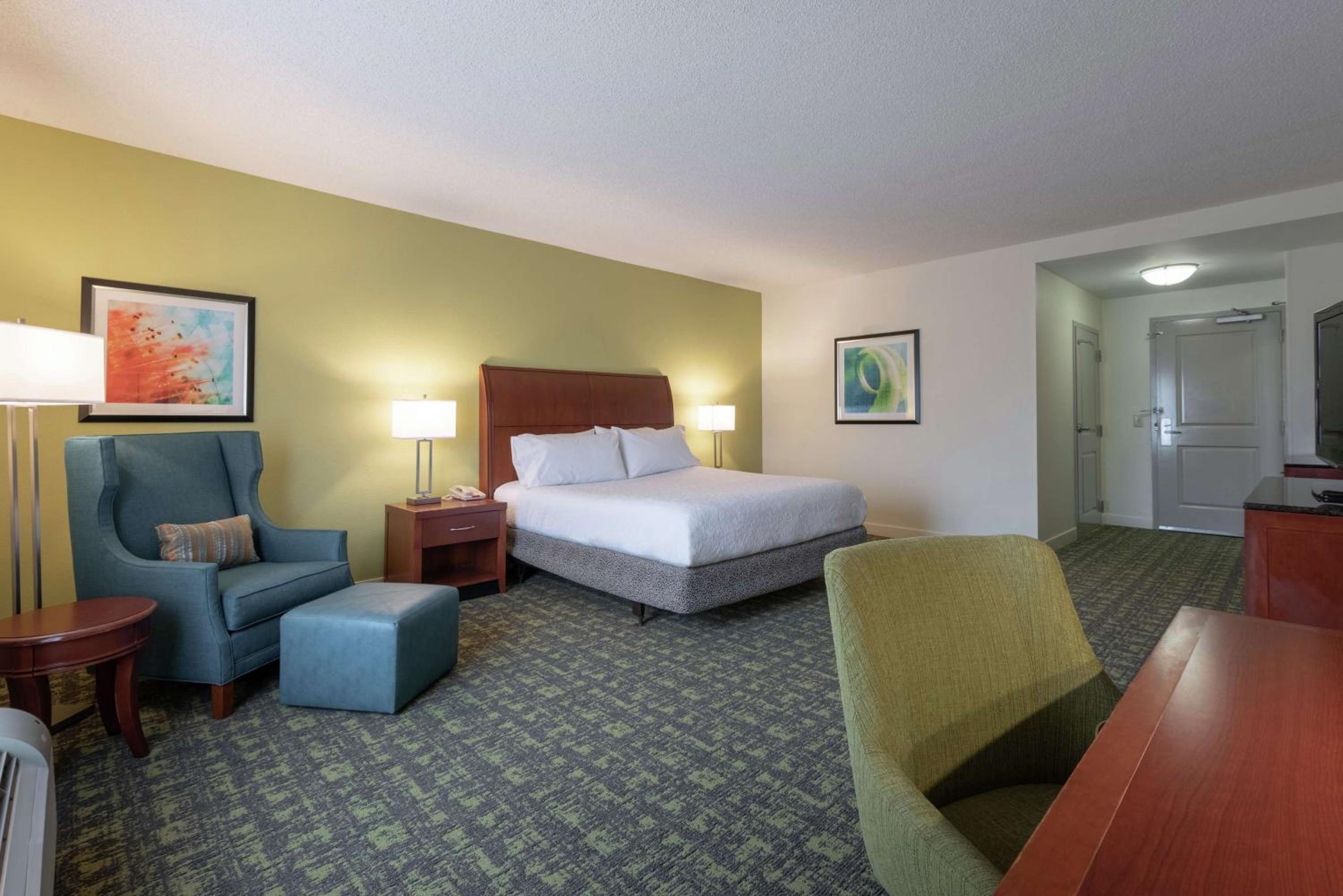 King Room with Tub - Mobility and Hearing Access - Photo 5