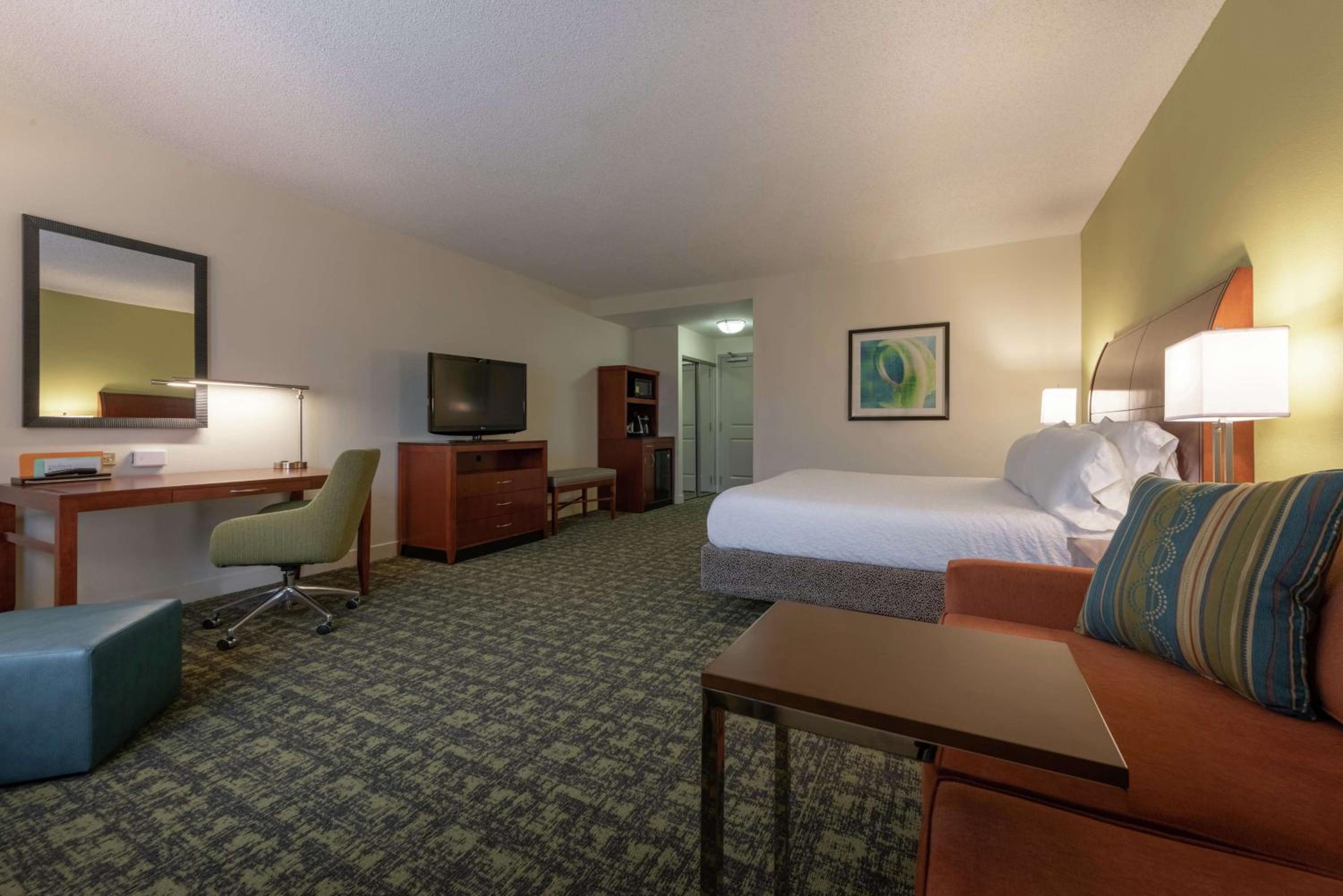 Deluxe King Room - Photo 3