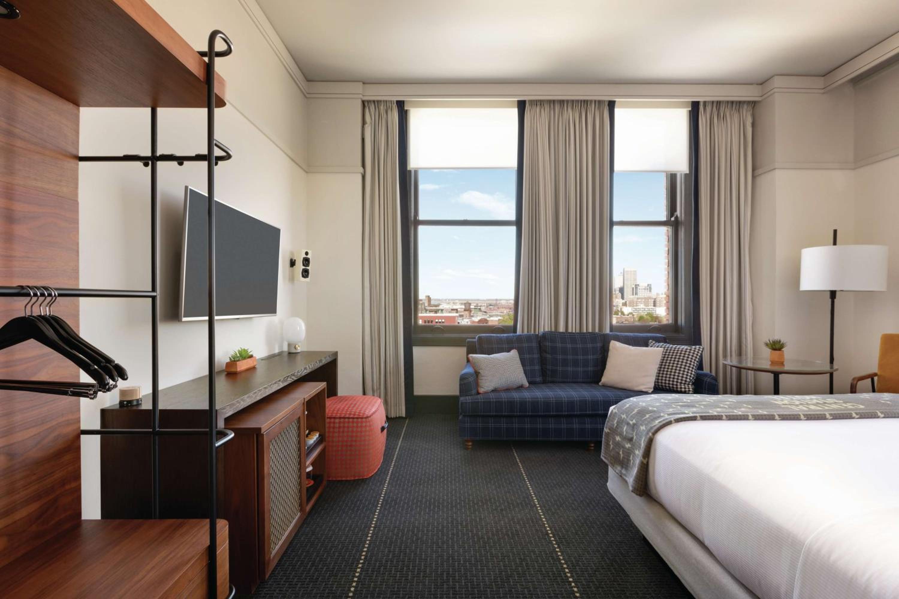 King Room - Mobility Accessible  - Photo 1