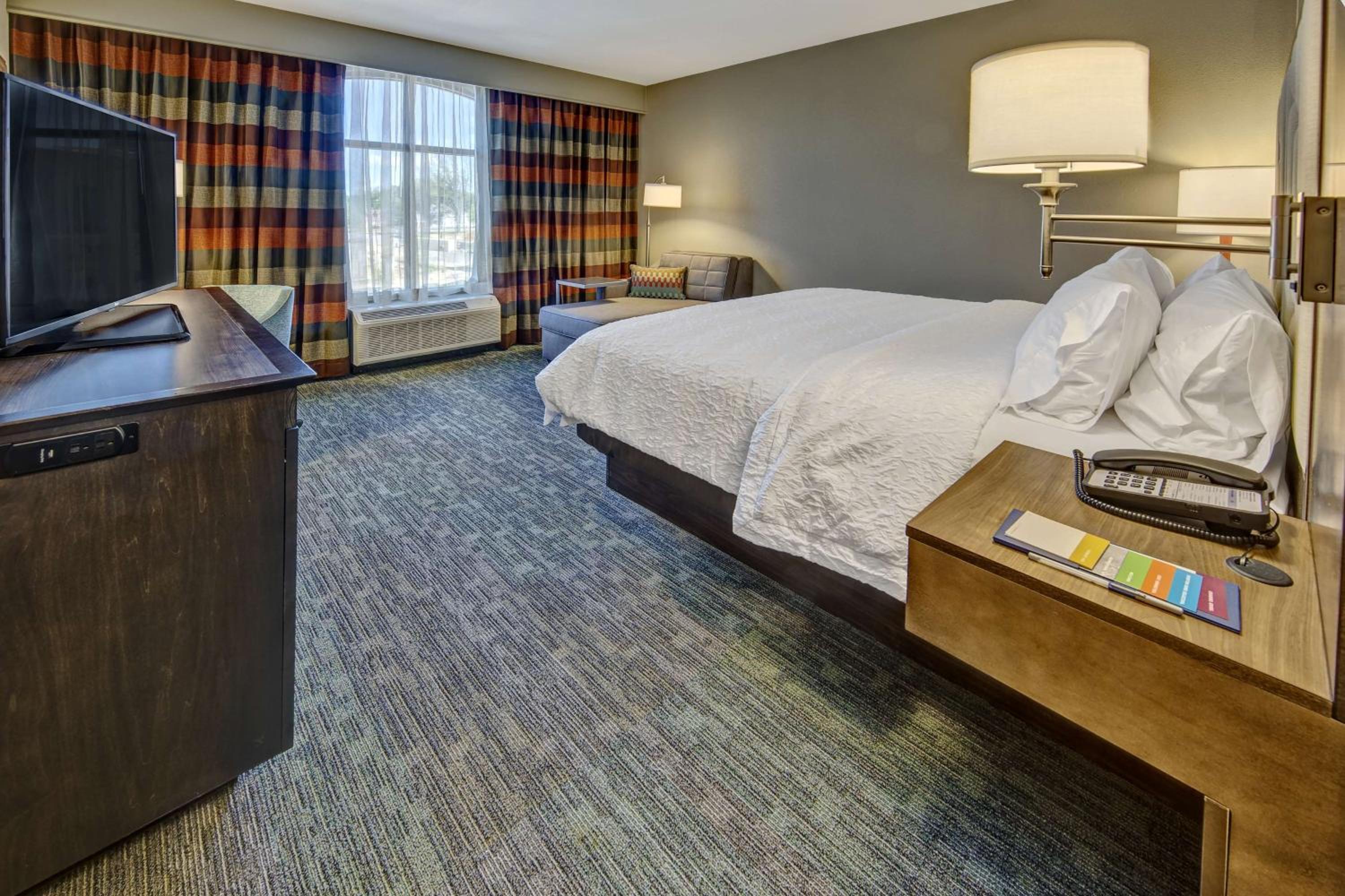 Premium King Room - Non-Smoking photo 2
