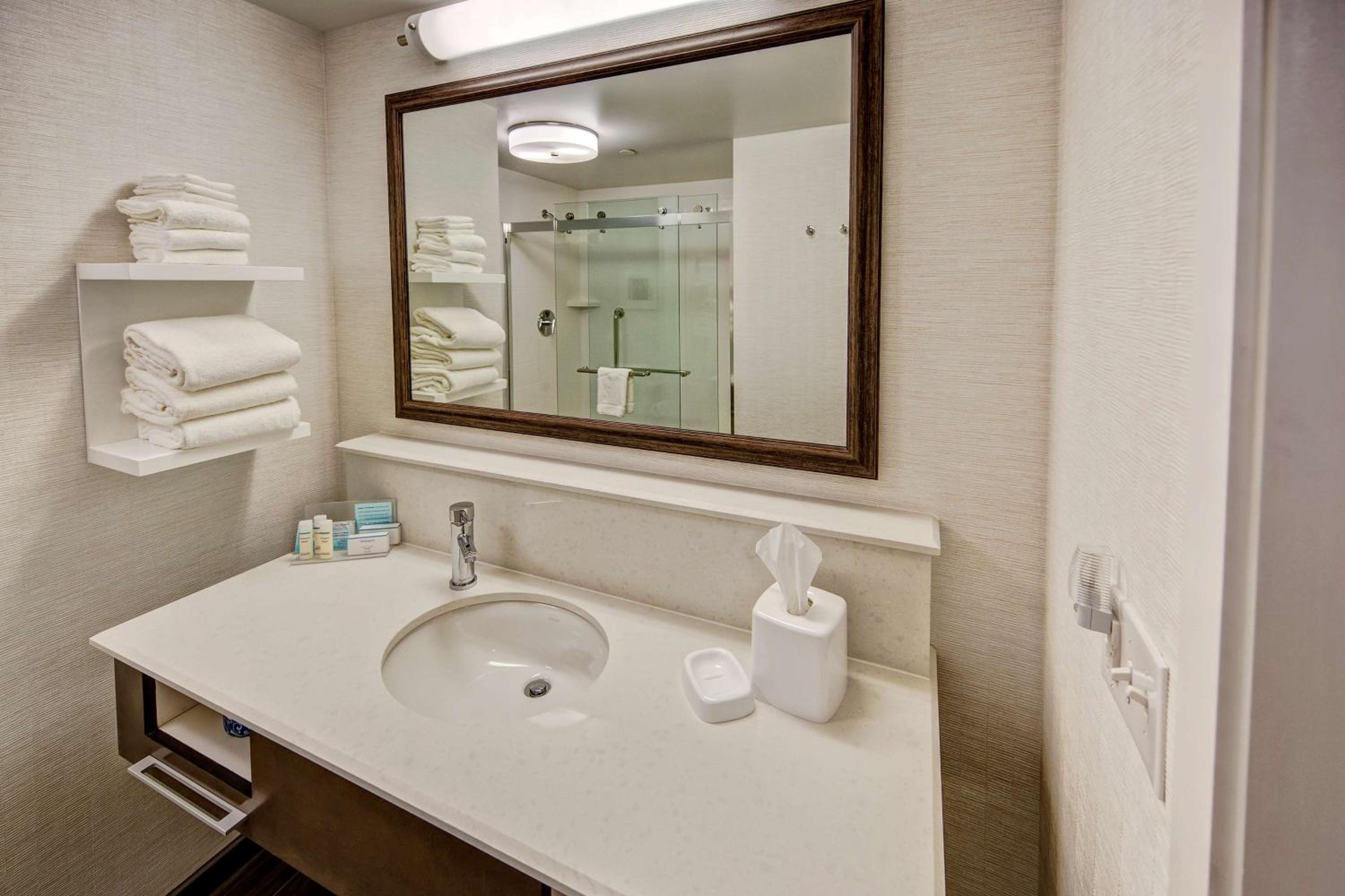King Room - Non-Smoking photo 3