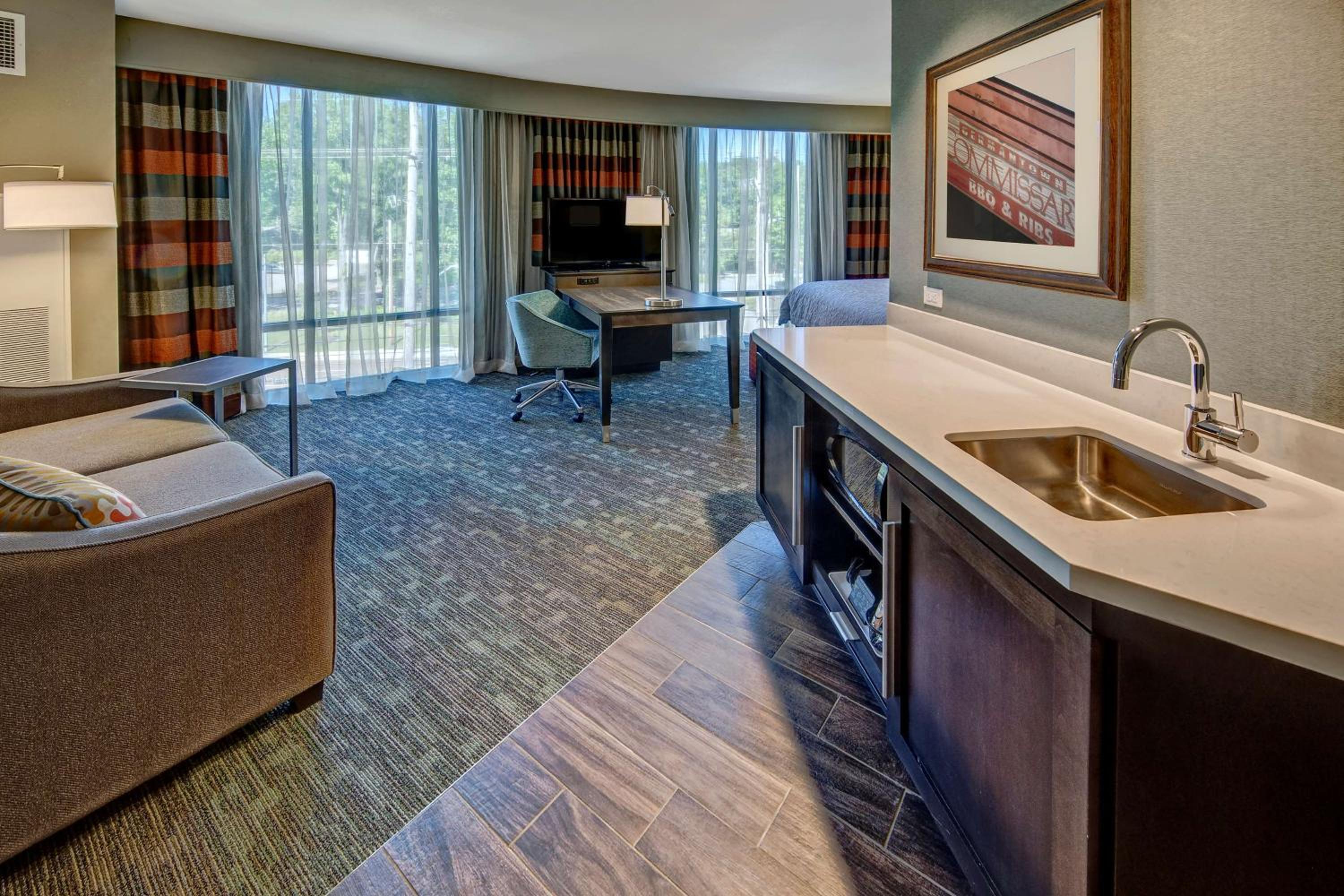 King Studio Suite with Sofa Bed - Hearing Access/Non-Smoking