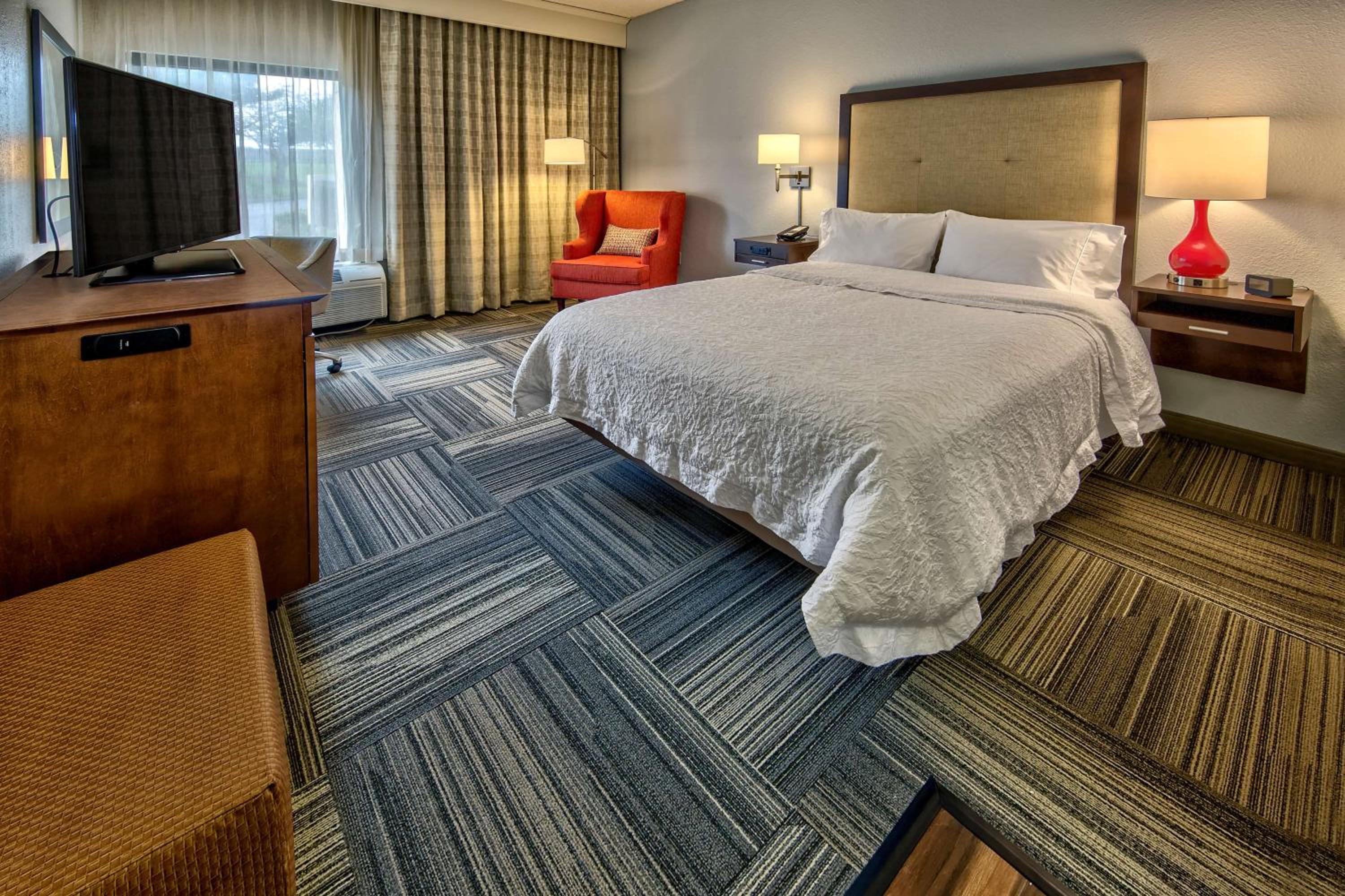 Queen Room with Mobility Access/Non-Smoking - Photo 3