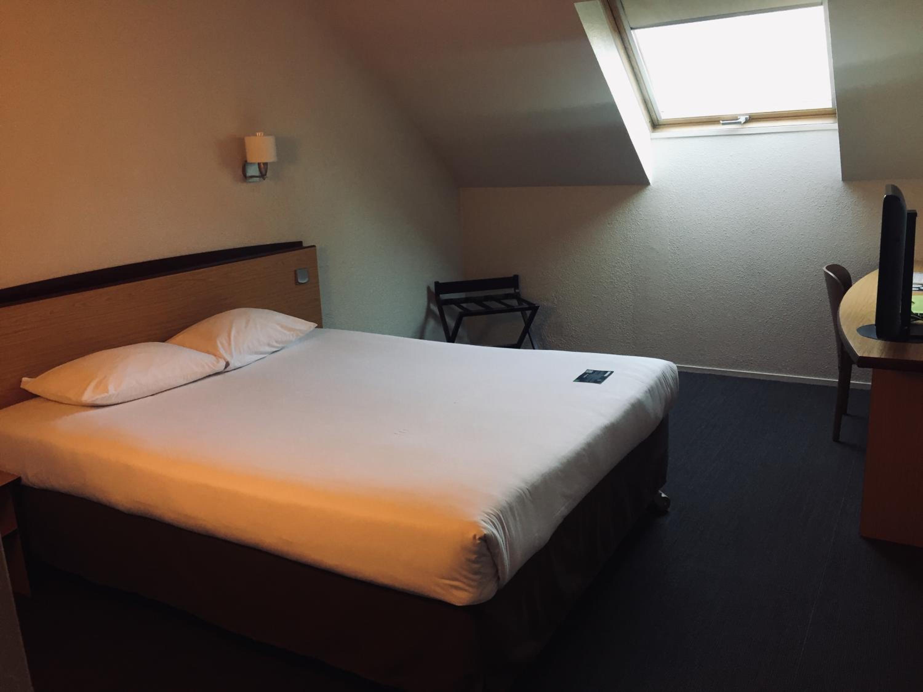 One Double Bed  One Junior Bed (Up To One0 Years) - Room Next Generation photo 1