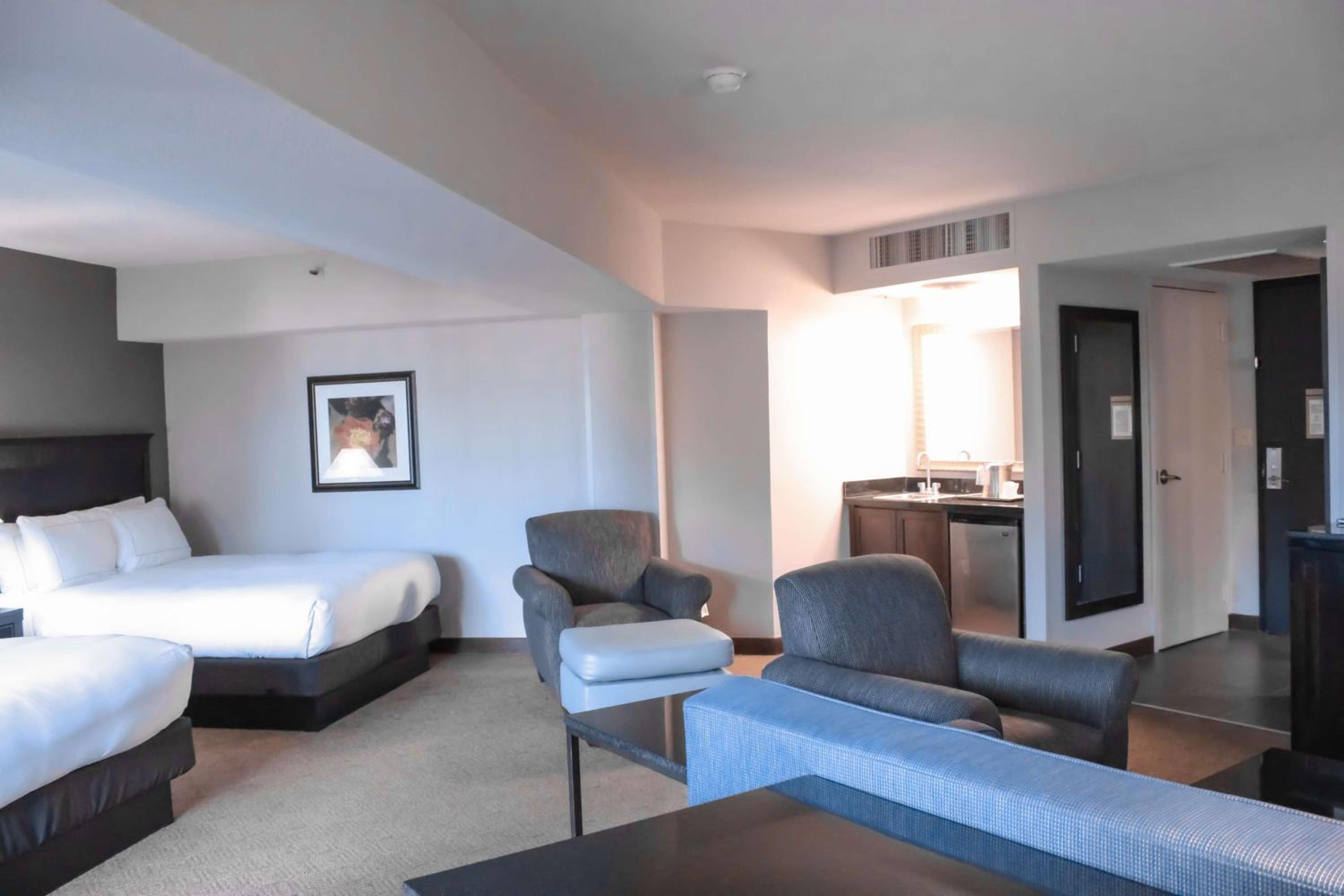 Junior Queen Suite with Balcony  photo 1