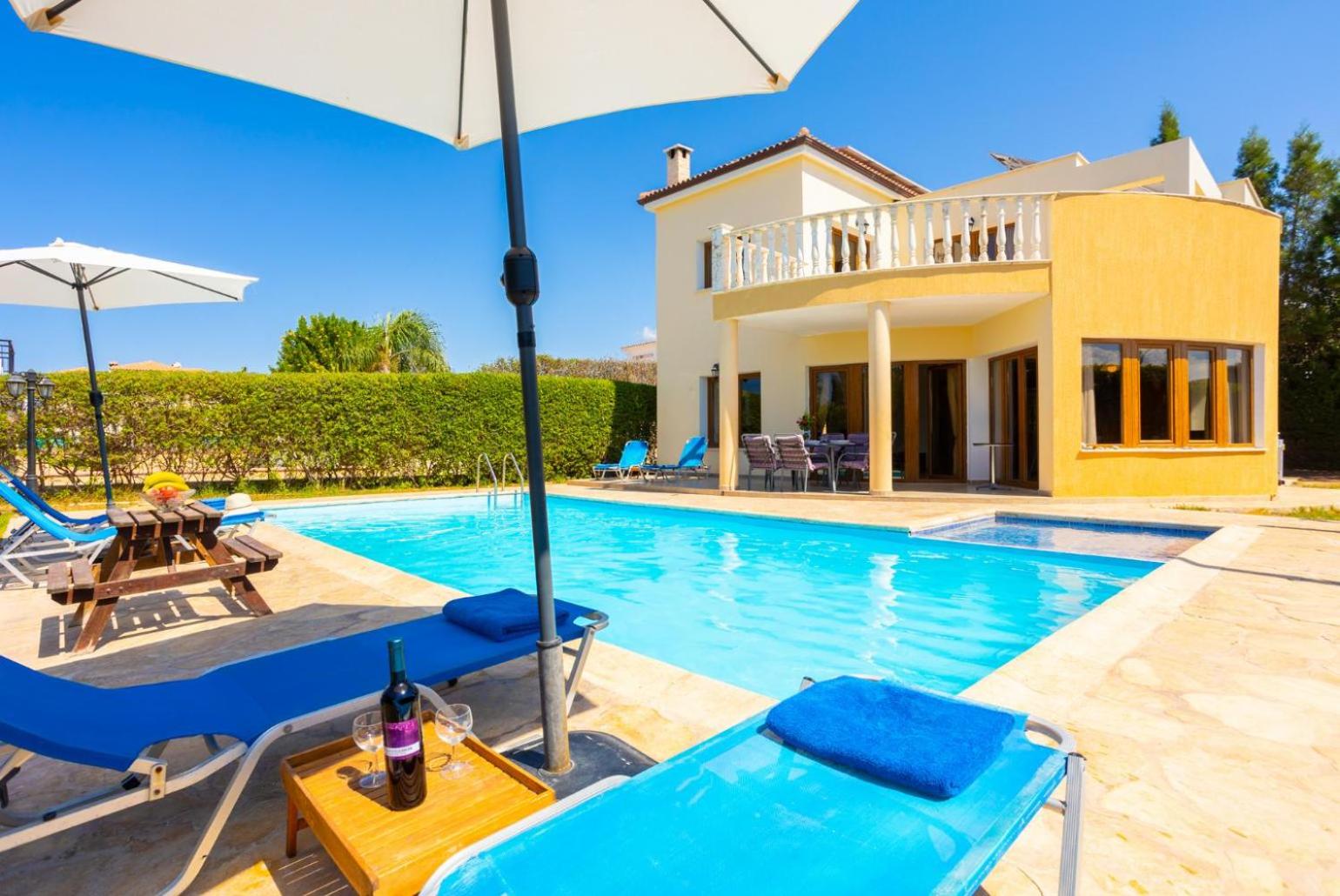 Three-Bedroom Villa photo 3