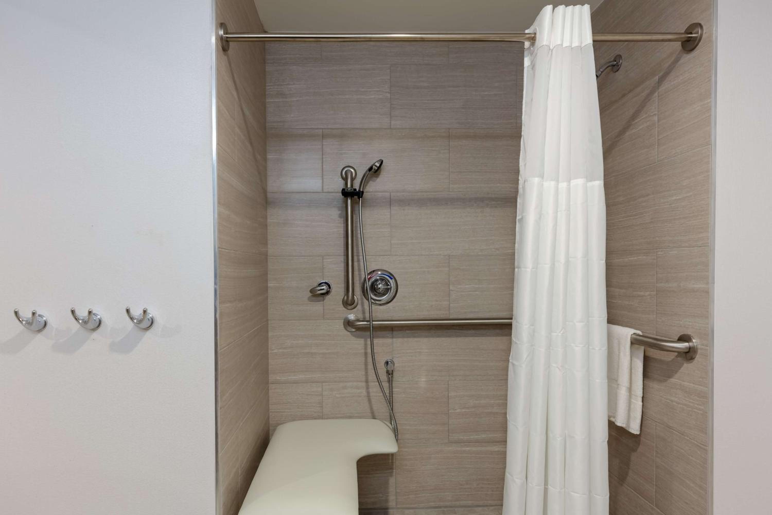 Queen Room with Two Queen Beds and Roll-In Shower - Mobility/Hearing Access - Non-Smoking