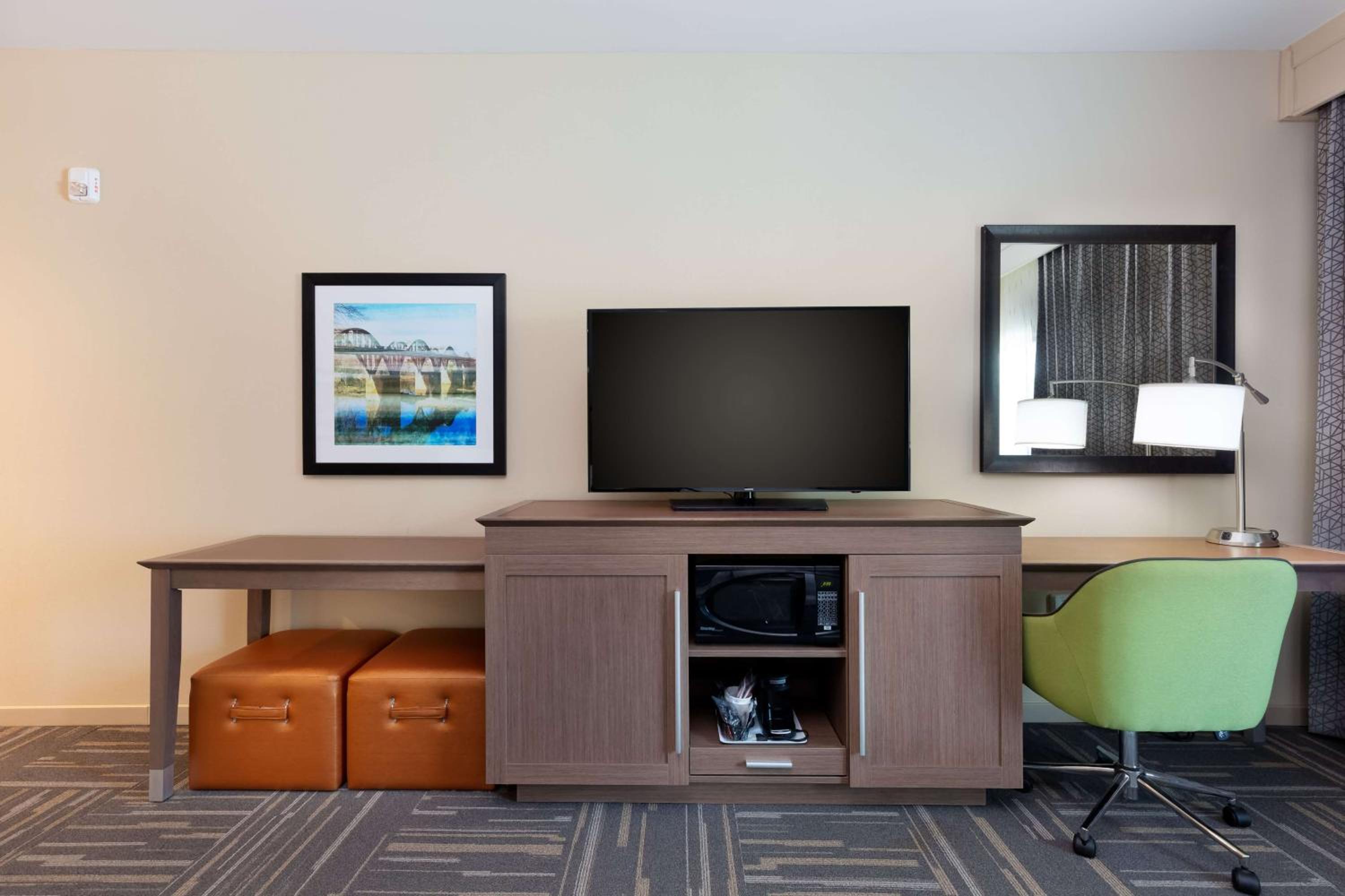 Queen Room with Two Queen Beds - Mobility and Hearing Access/Non-Smoking photo 1