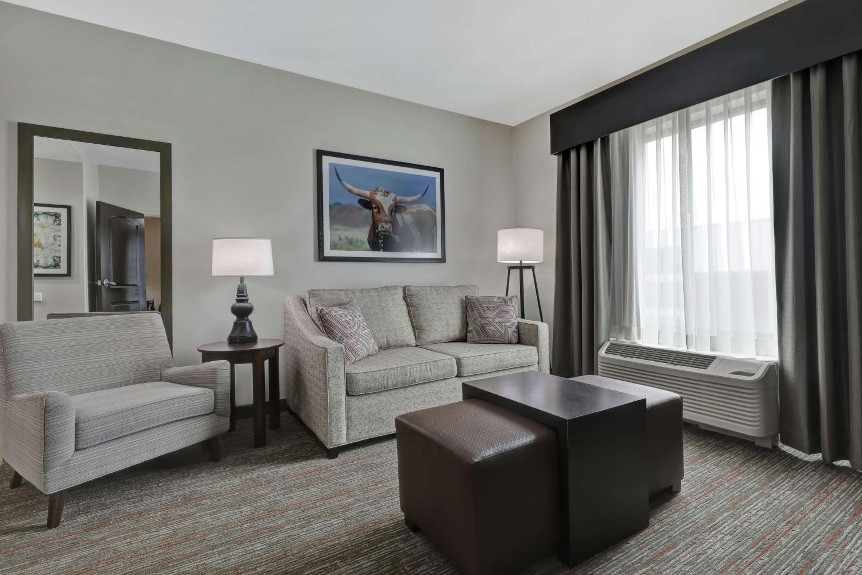 Two Bedroom Suite with One King and Two Queen Beds - Non-Smoking - Photo 1