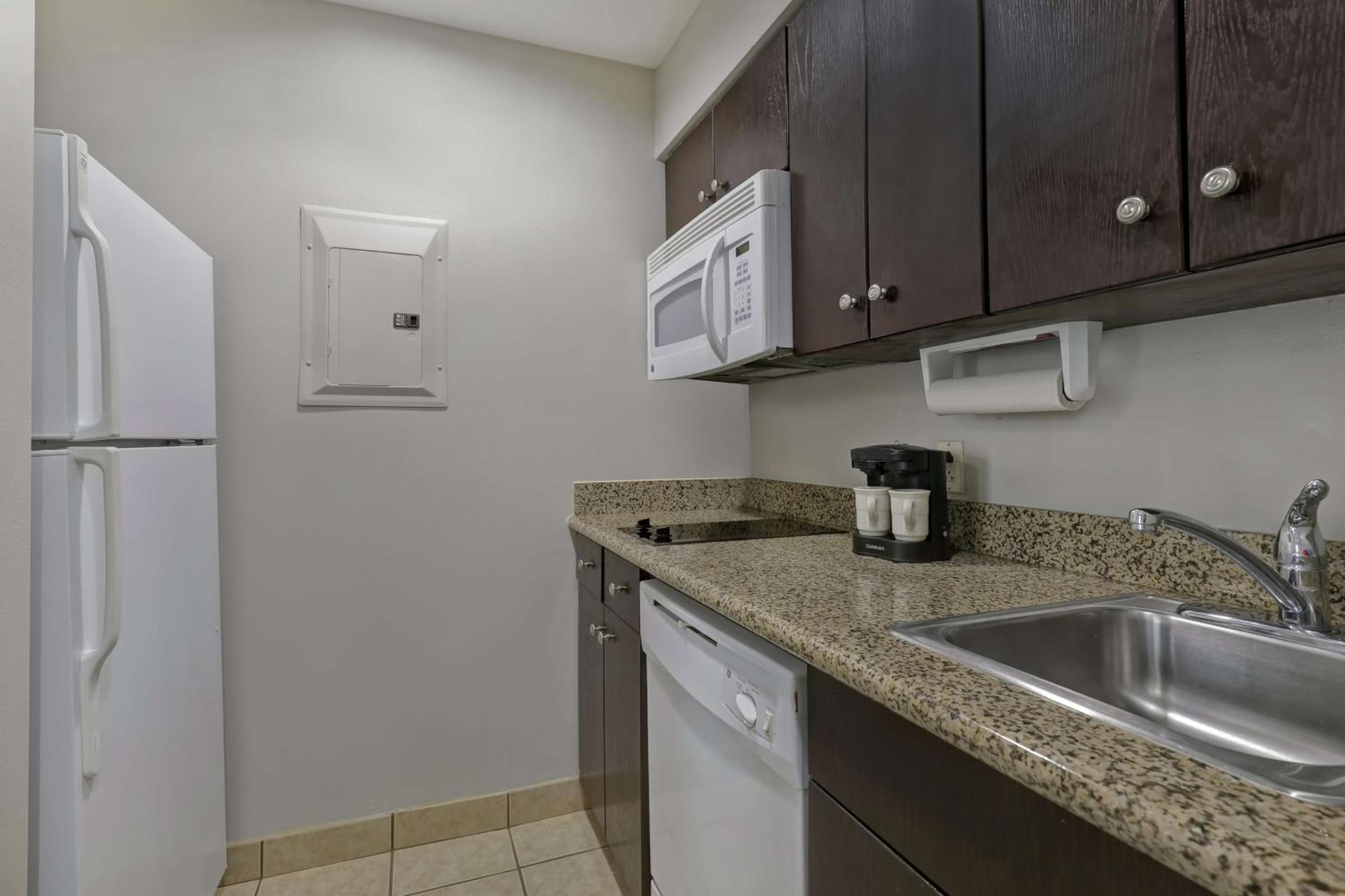 King Studio Suite - Non-Smoking - Photo 2