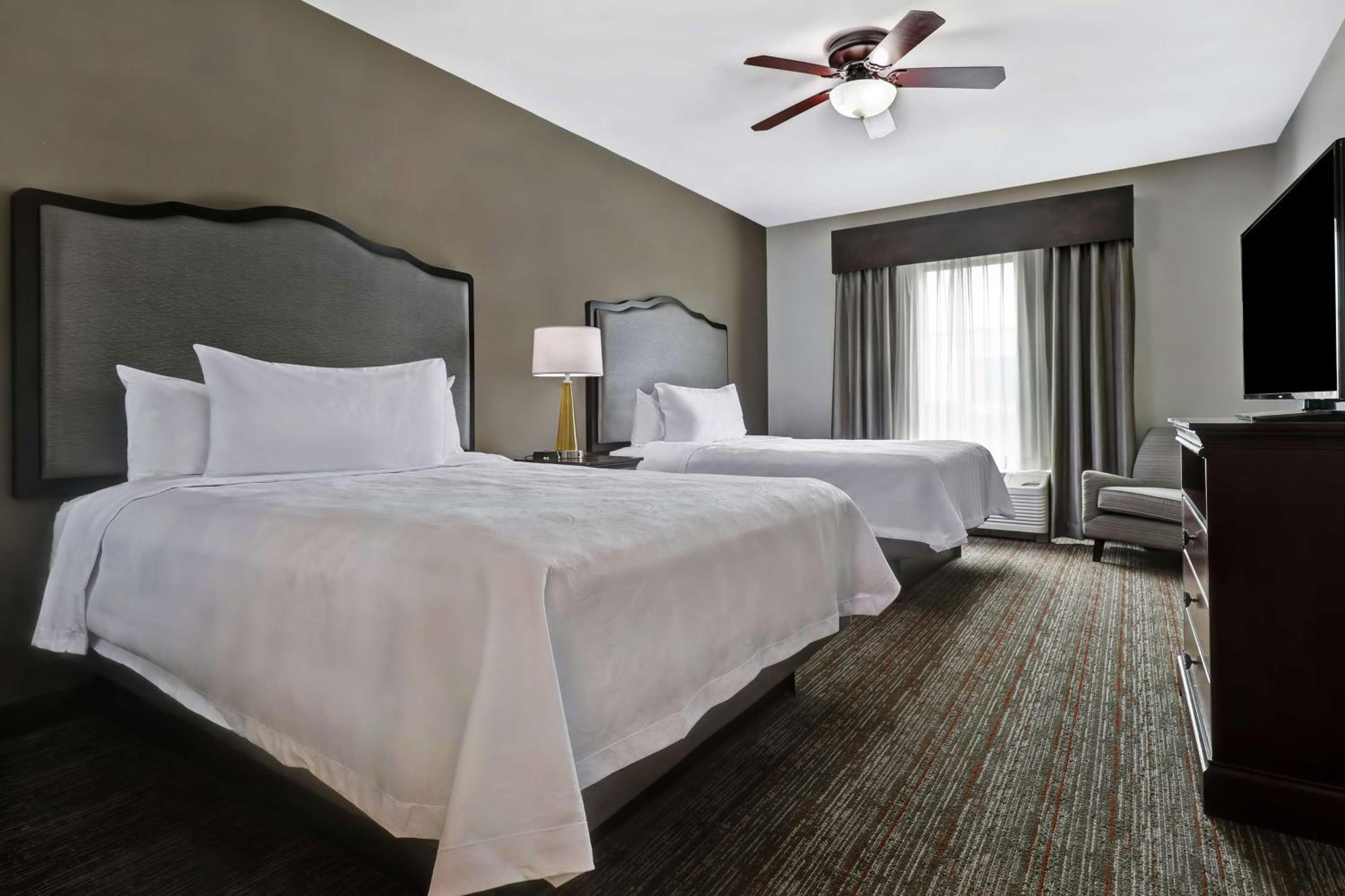 Two Bedroom Suite with One King and Two Queen Beds - Non-Smoking - Photo 5