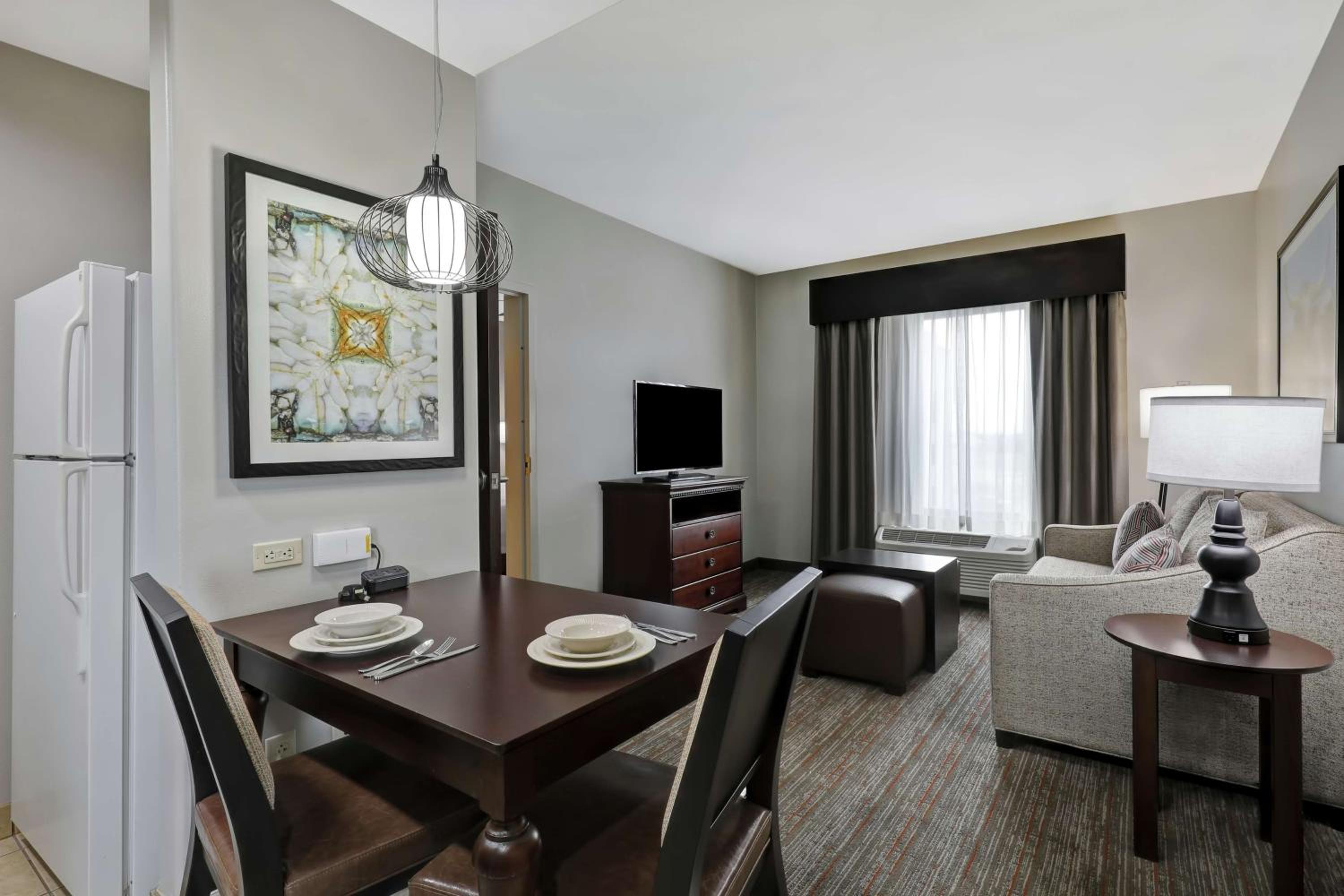 King Suite with Accessible Tub - Mobility and Hearing Access/Non-Smoking - Photo 2