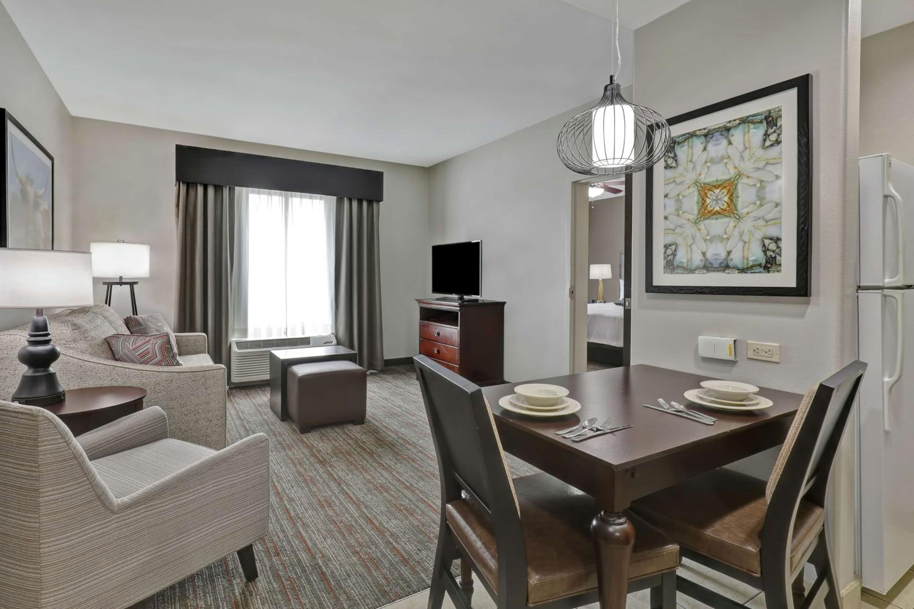 Two Bedroom Suite with One King and Two Queen Beds - Non-Smoking - Photo 9
