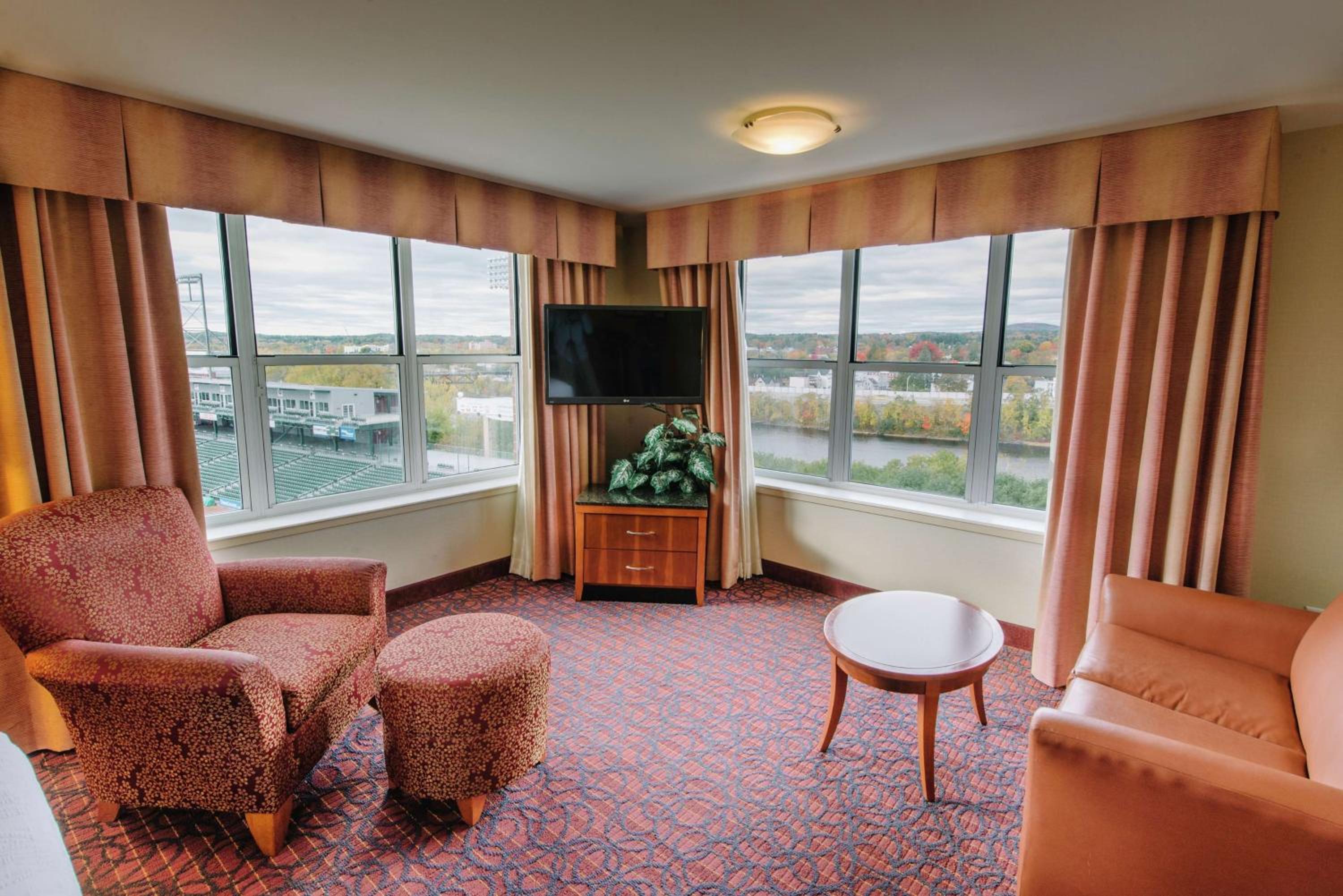 One-Bedroom King Suite - Photo 2