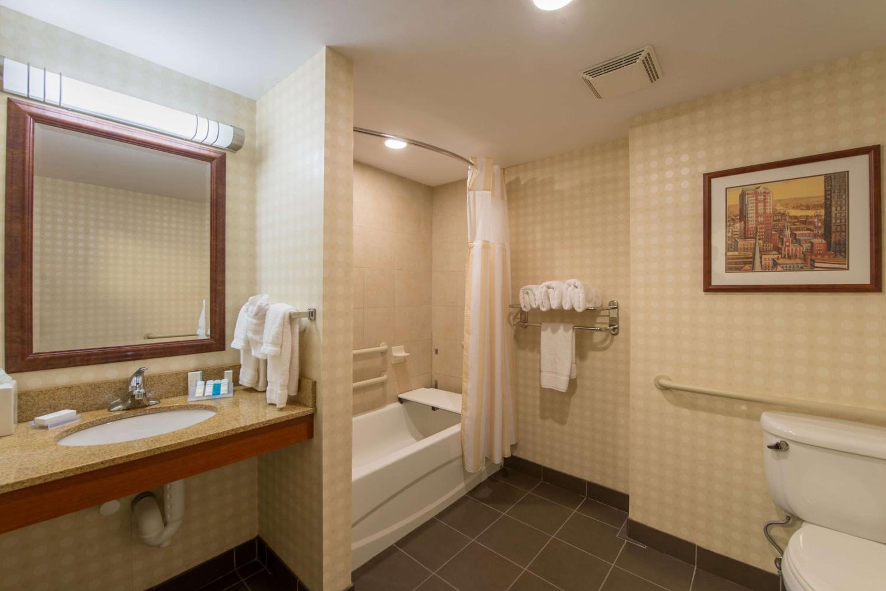 King Room with Tub - Mobility and Hearing Access - Photo 3