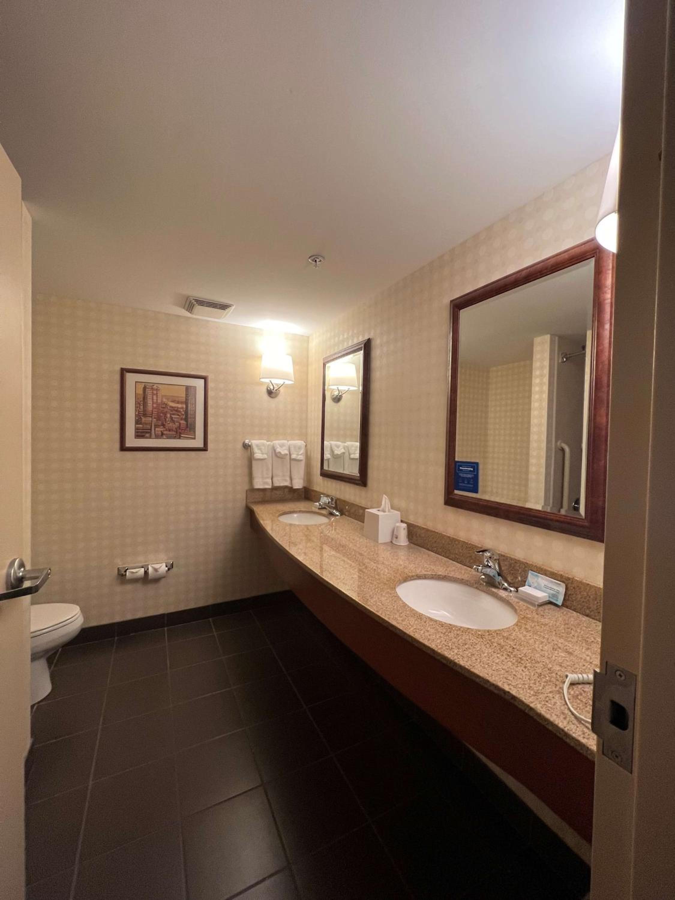 One-Bedroom King Suite - Photo 5