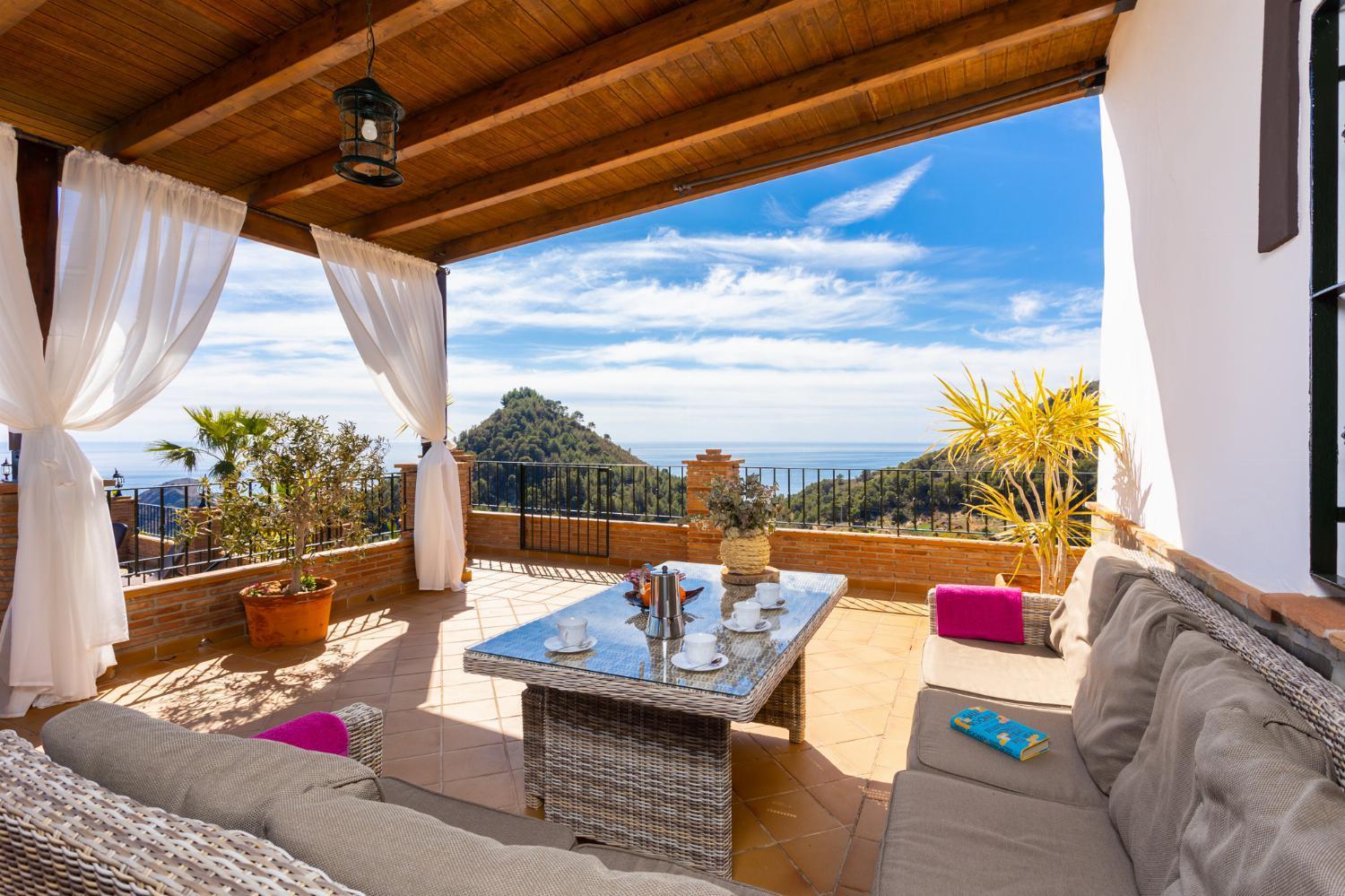 Villa photo 2