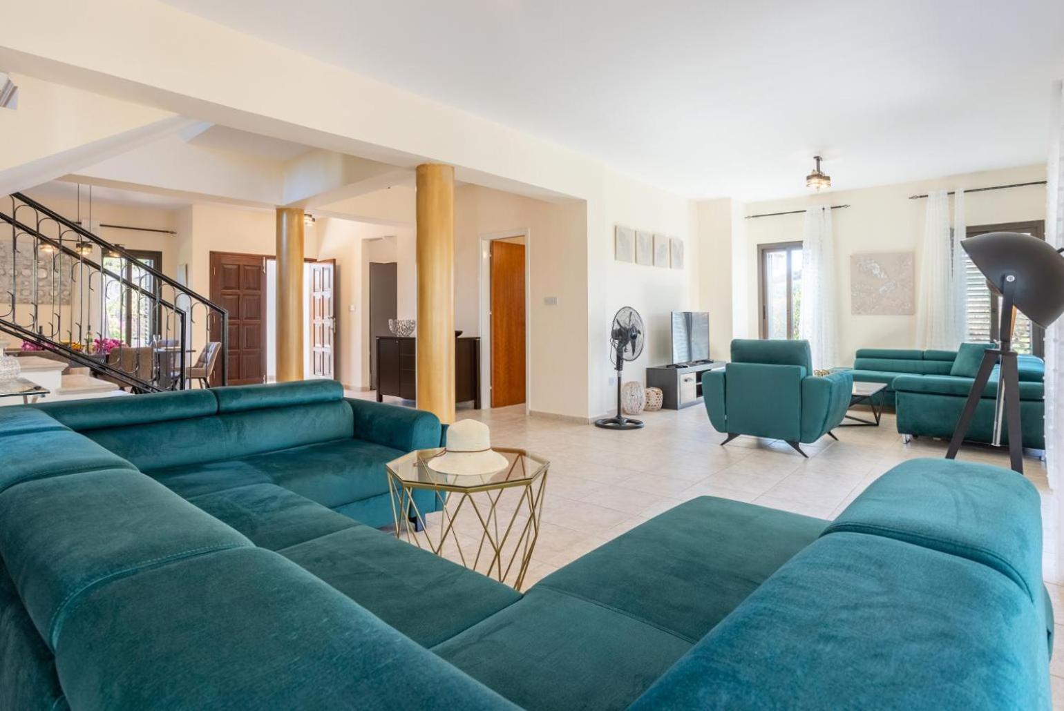 Villa photo 3