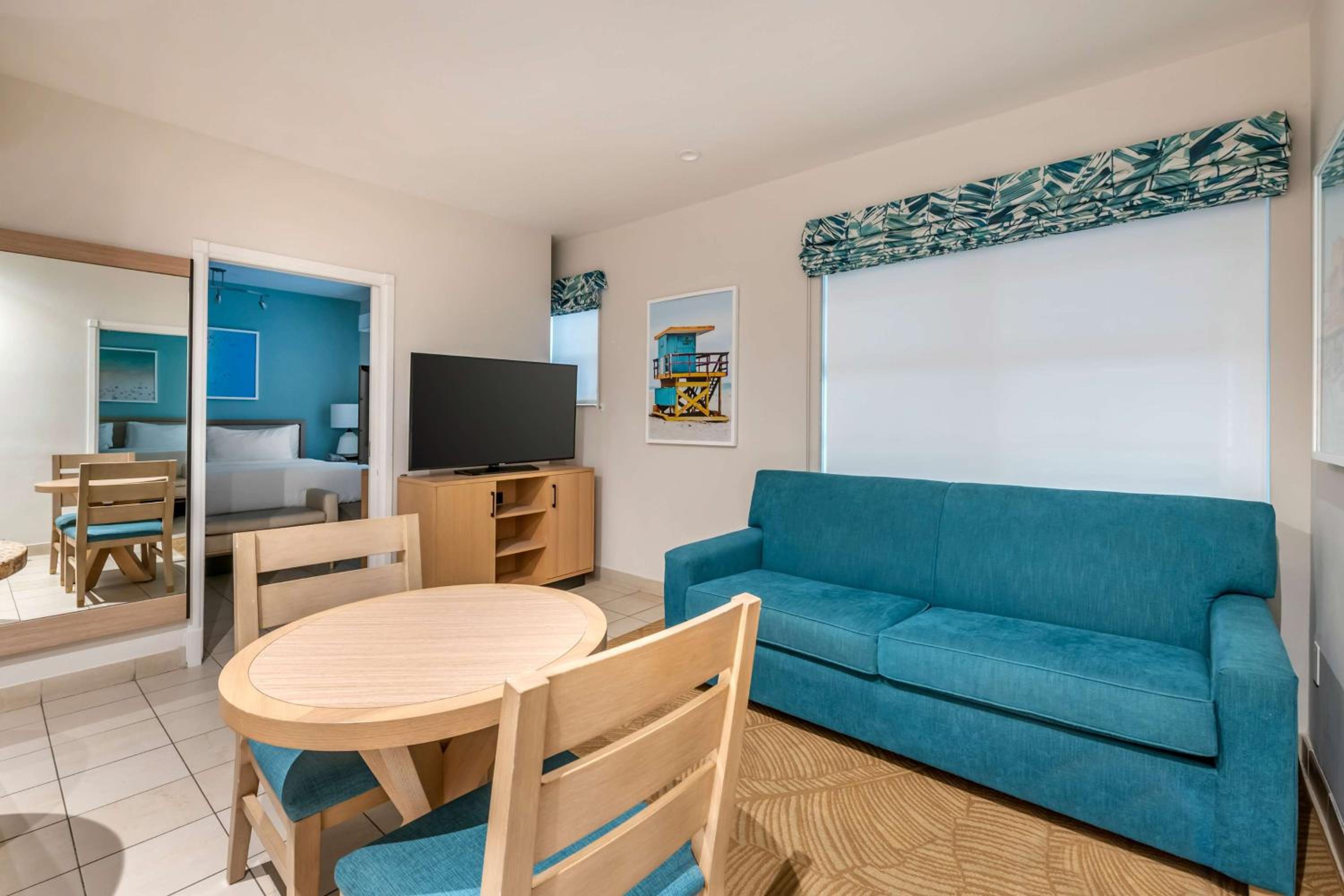 Two Bedroom Suite with Two King Beds and Sofabed - Photo 4