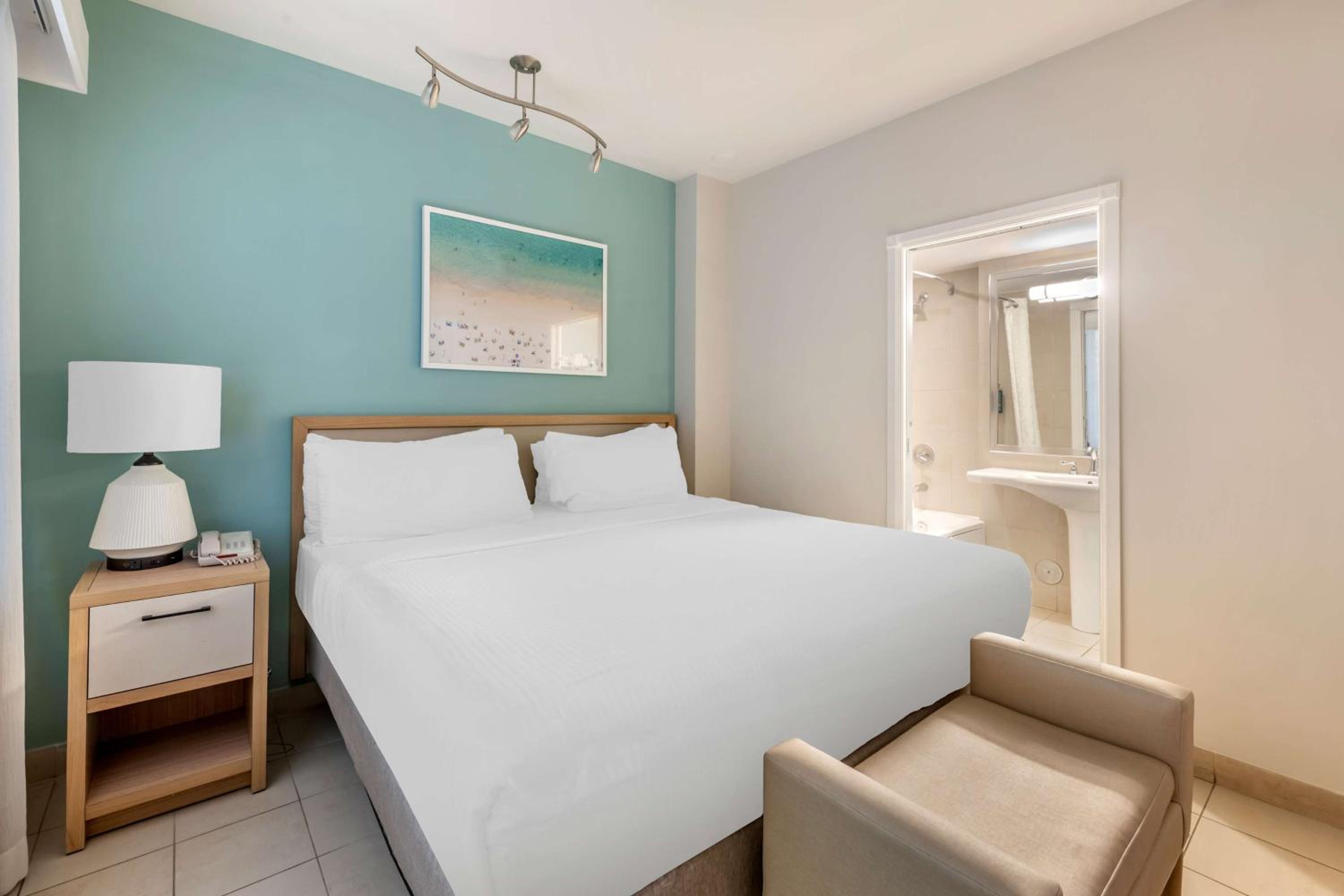 Two Bedroom Suite with Two King Beds and Sofabed - Photo 6