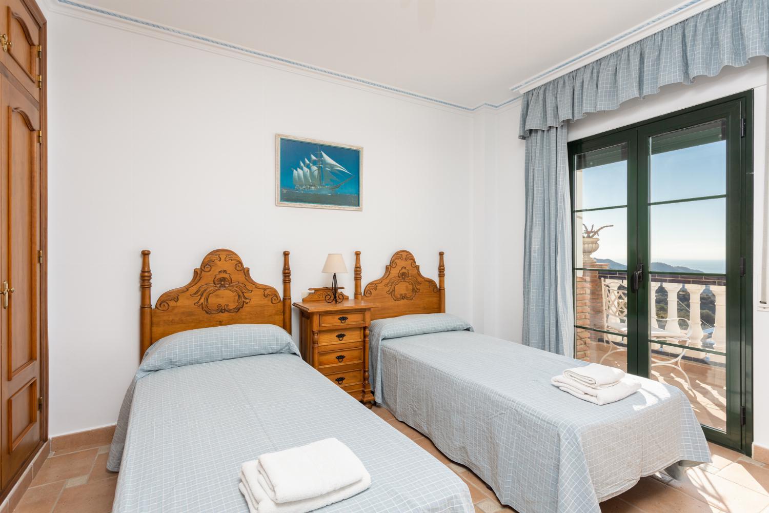 Villa photo 3