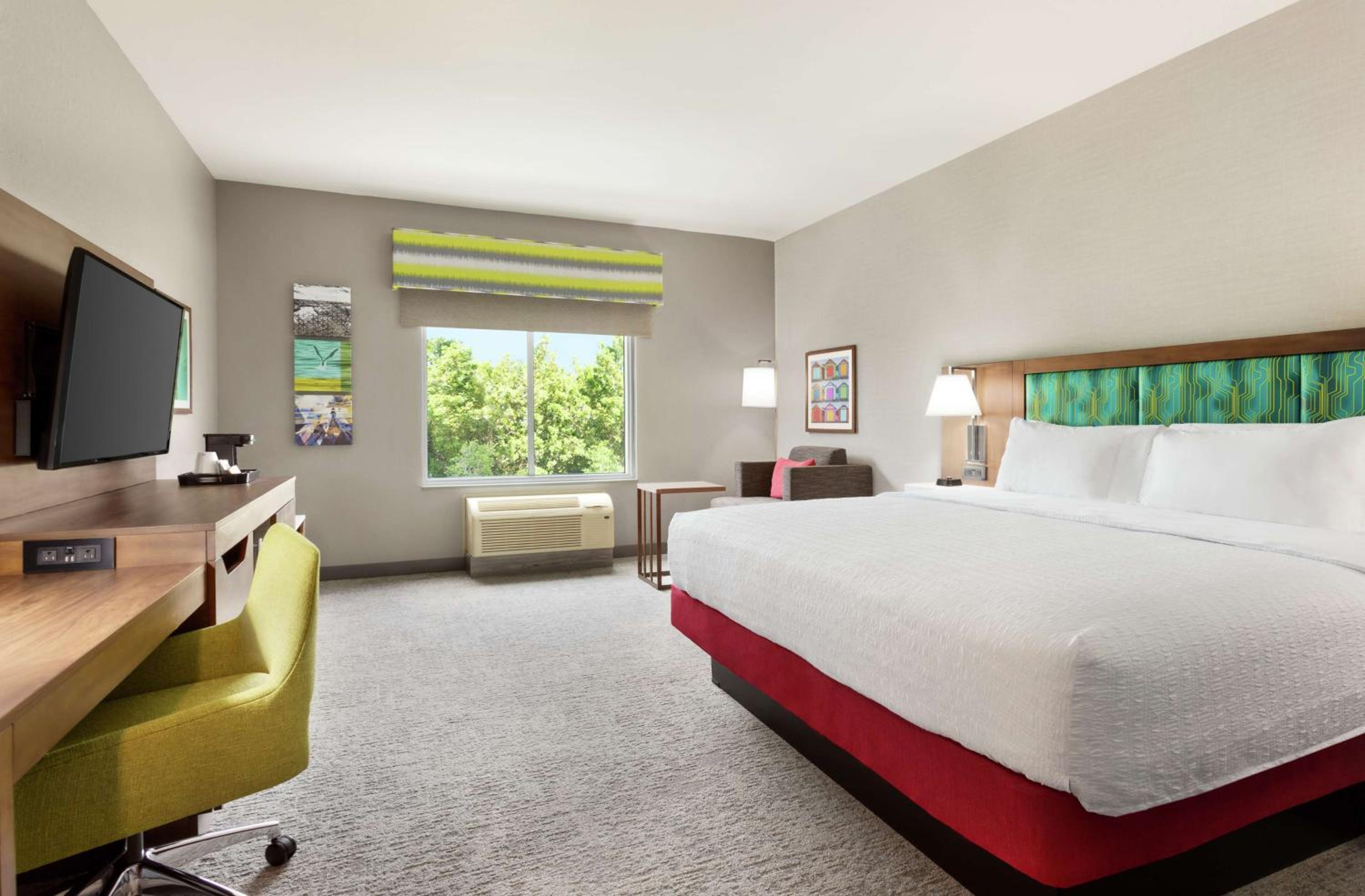 Standard King Room - Non-Smoking  - Photo 4