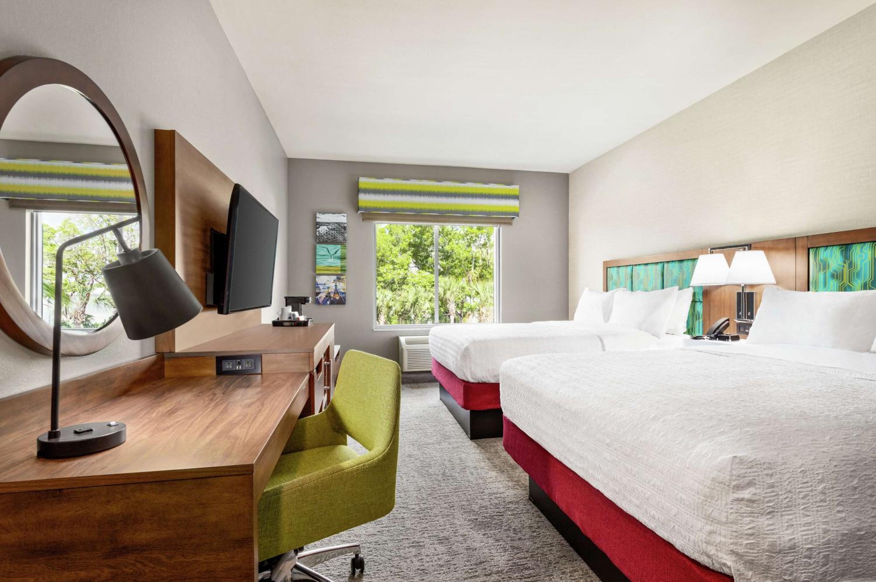 Queen Room with Two Queen Beds - Photo 2