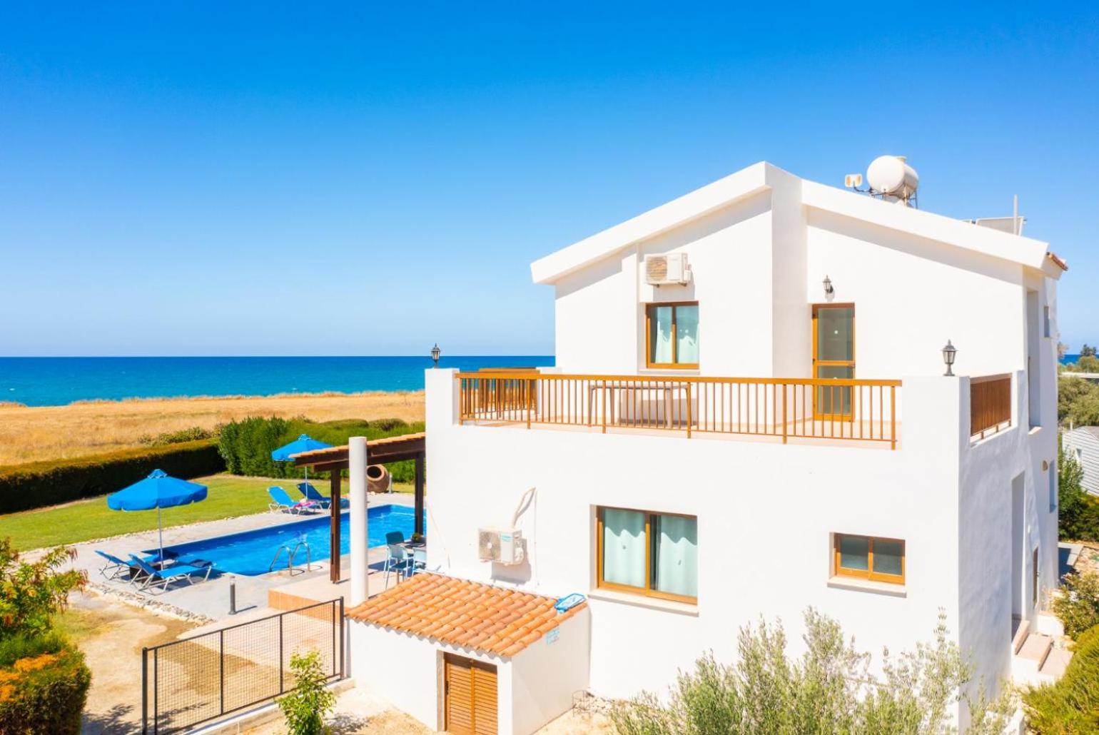 Three-Bedroom Villa photo 1