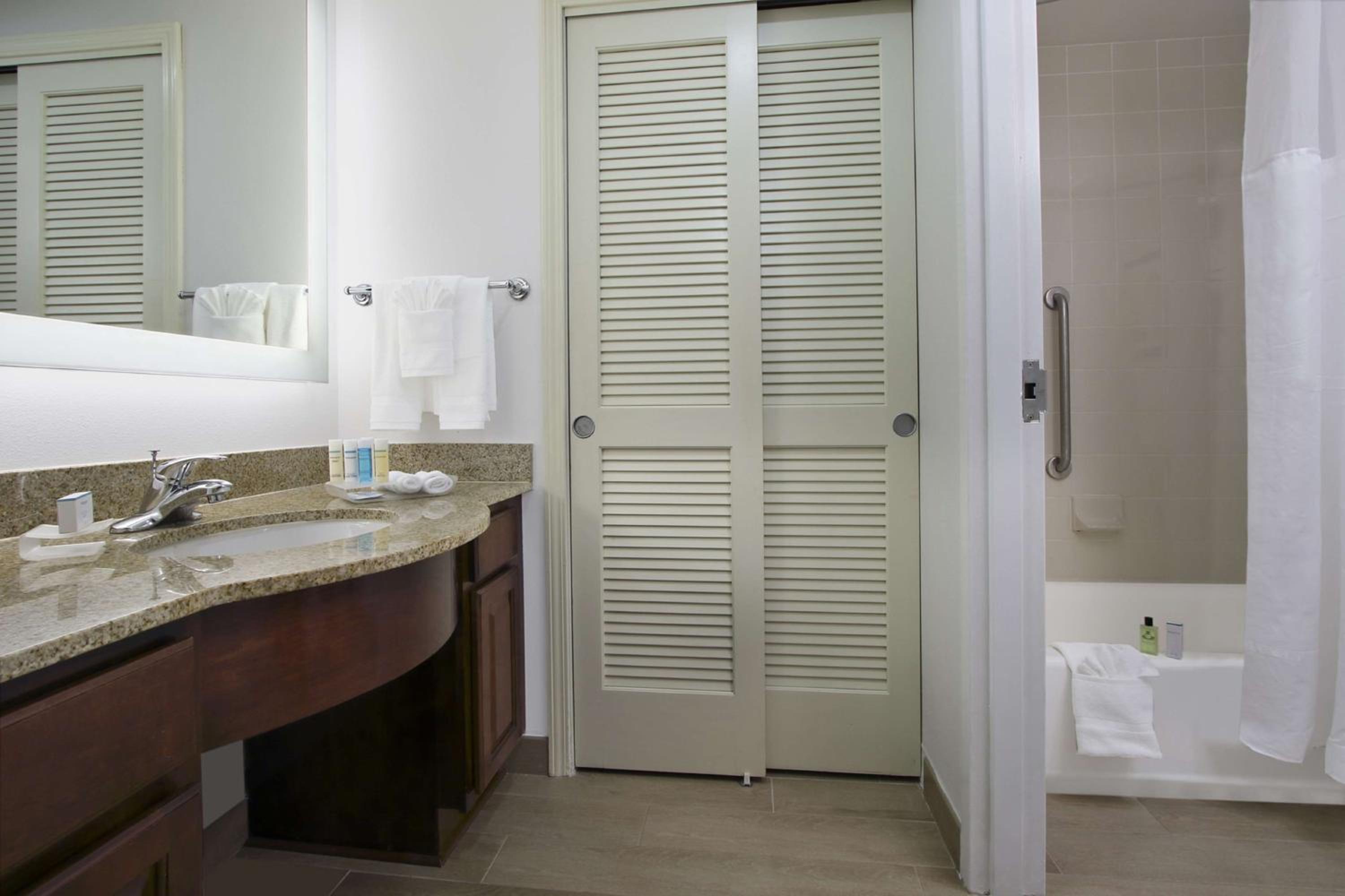 One-Bedroom King Suite - Non-Smoking