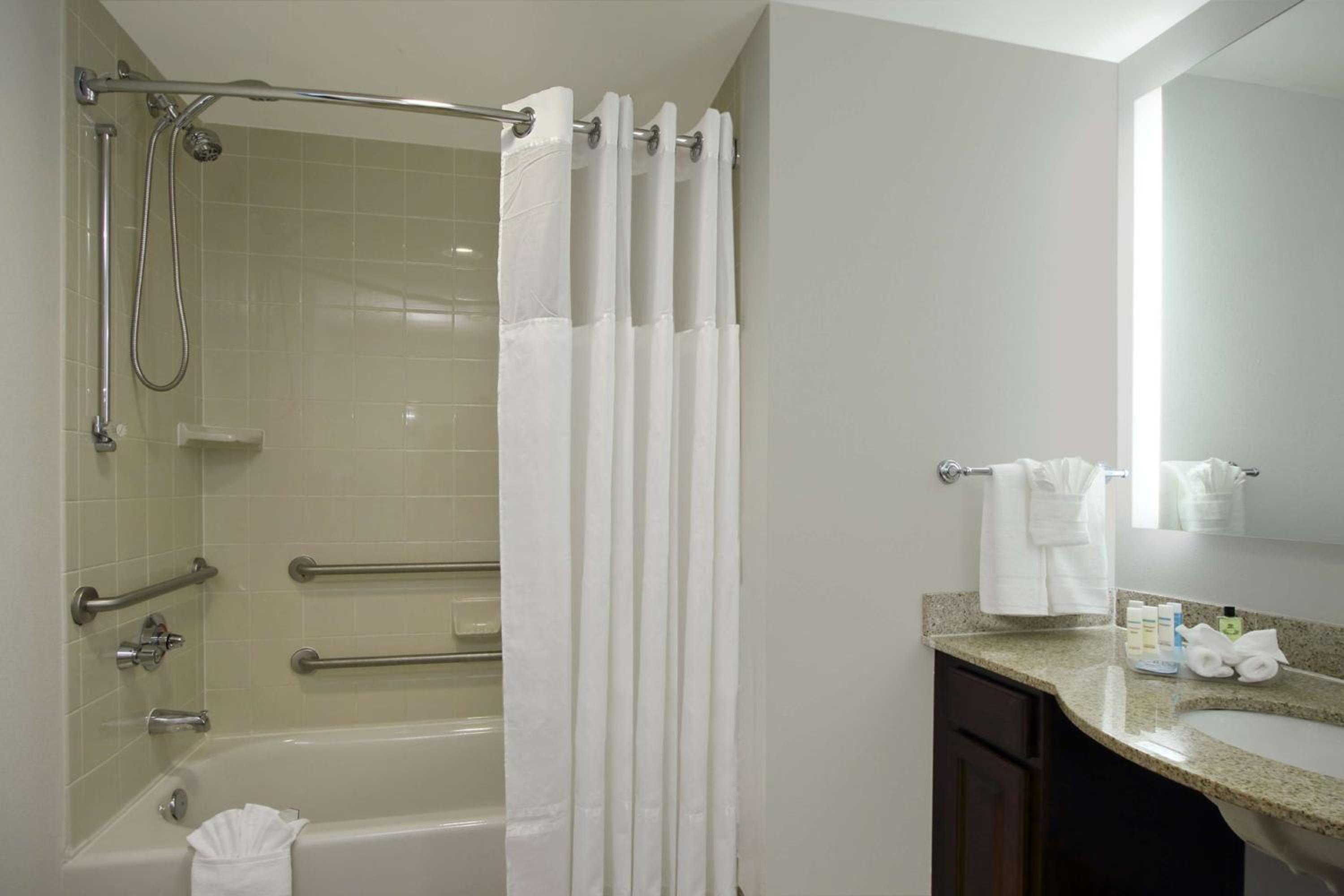 Two-Bedroom - Disability Access/Non-Smoking