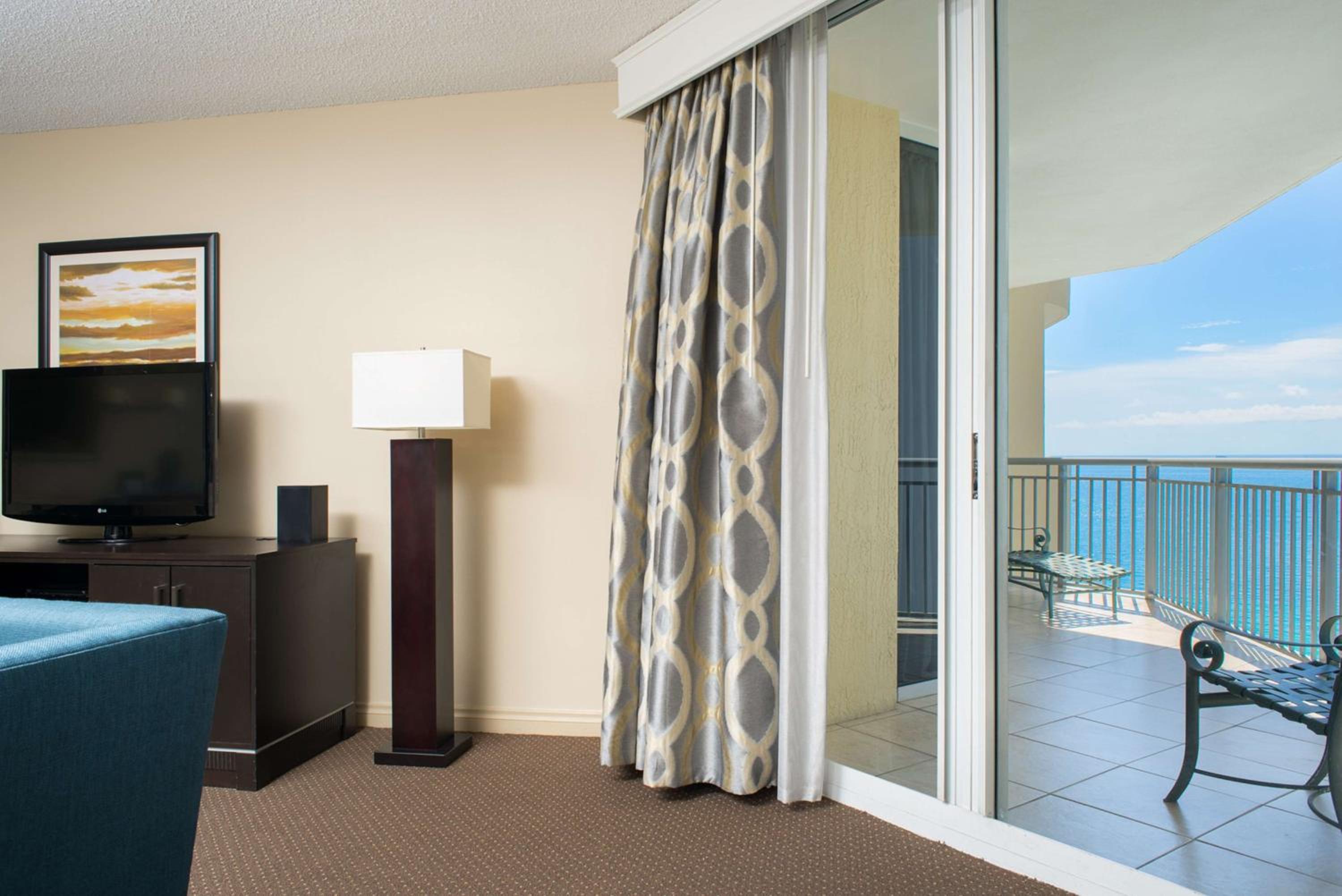 One-Bedroom Suite with Partial Ocean View - Non-Smoking - Photo 1