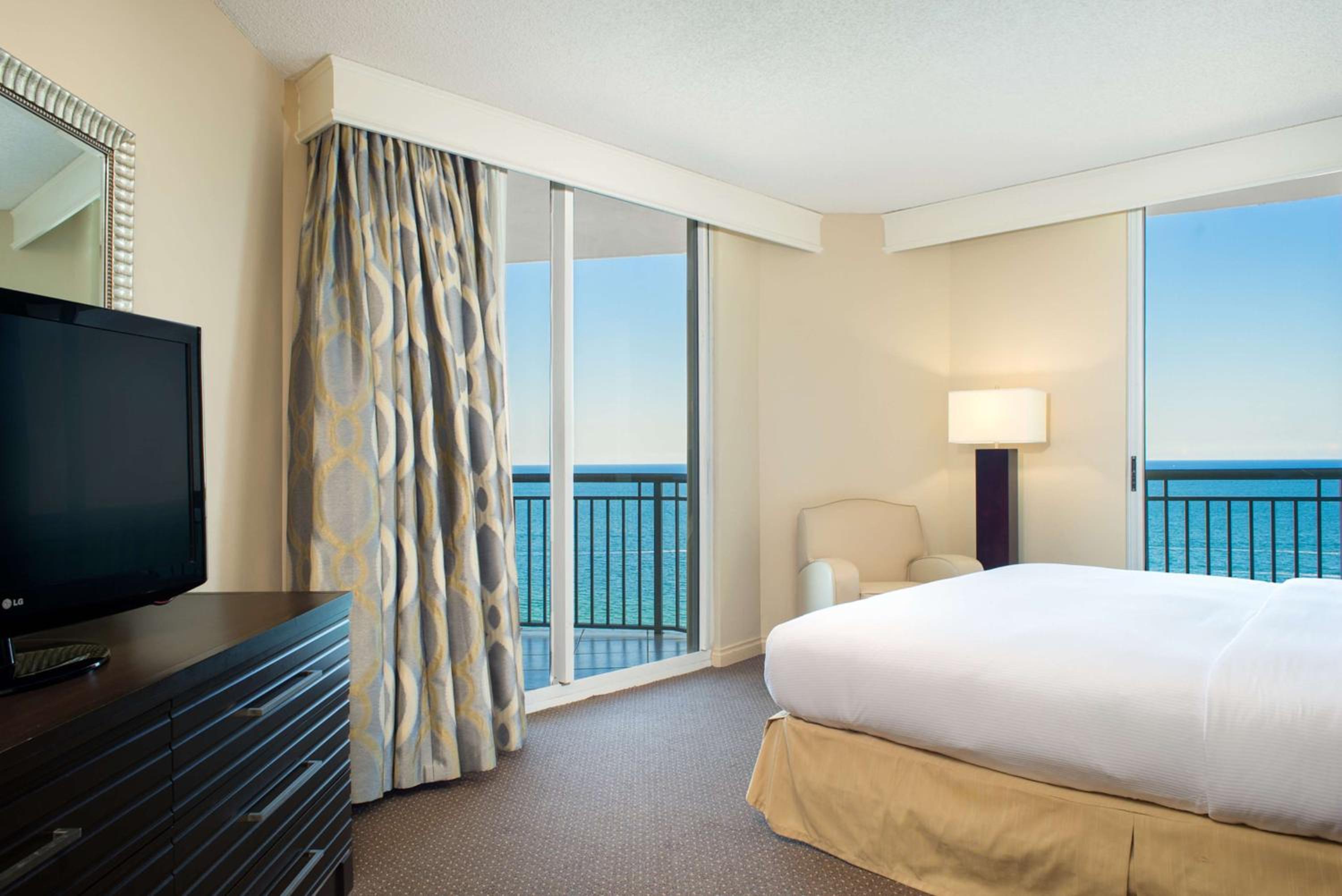 Three-Bedroom Suite with Ocean View - Non-Smoking photo 1