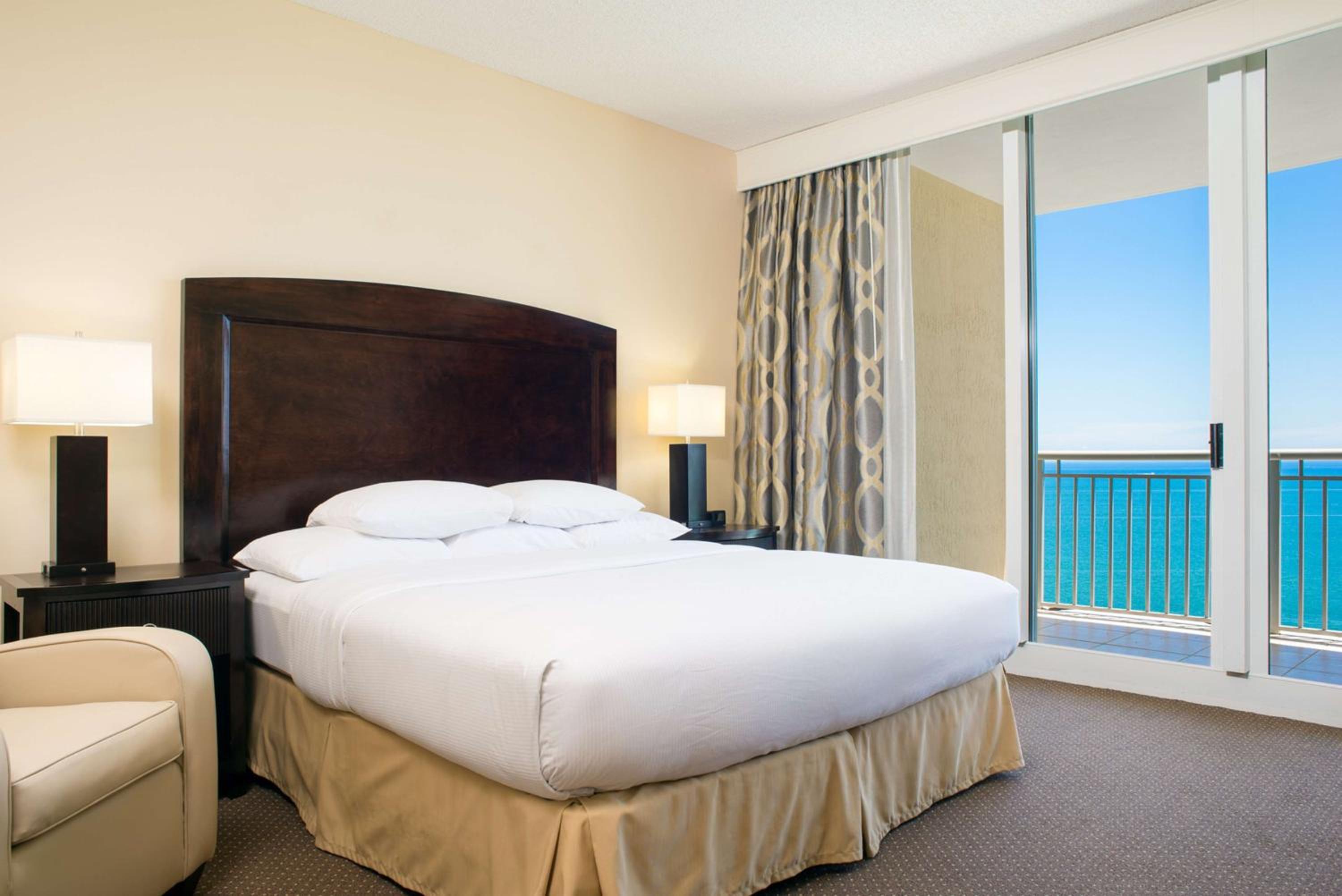 Three-Bedroom Suite with Ocean View - Non-Smoking photo 3