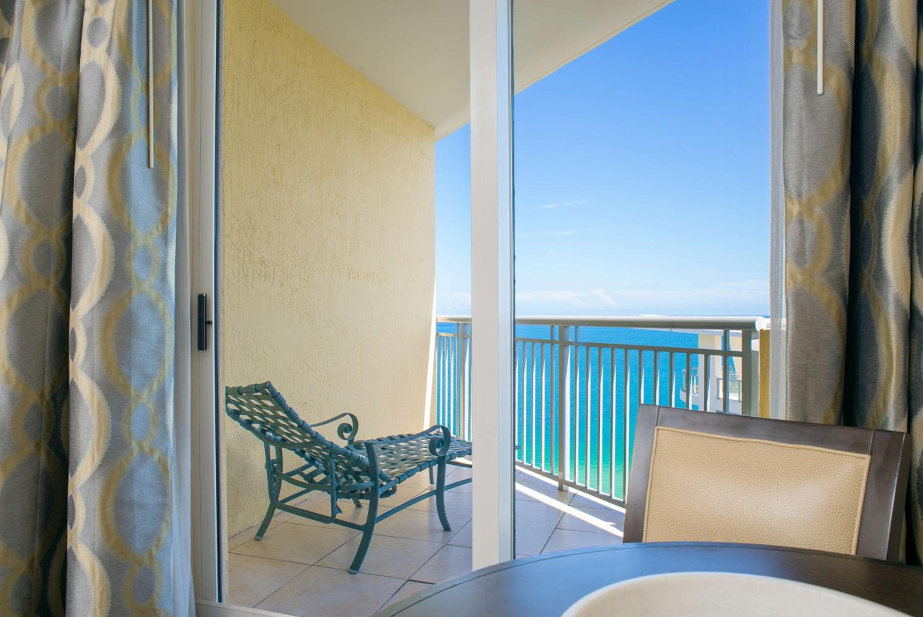 Standard Room with Partial Ocean View - Non-Smoking - Photo 4