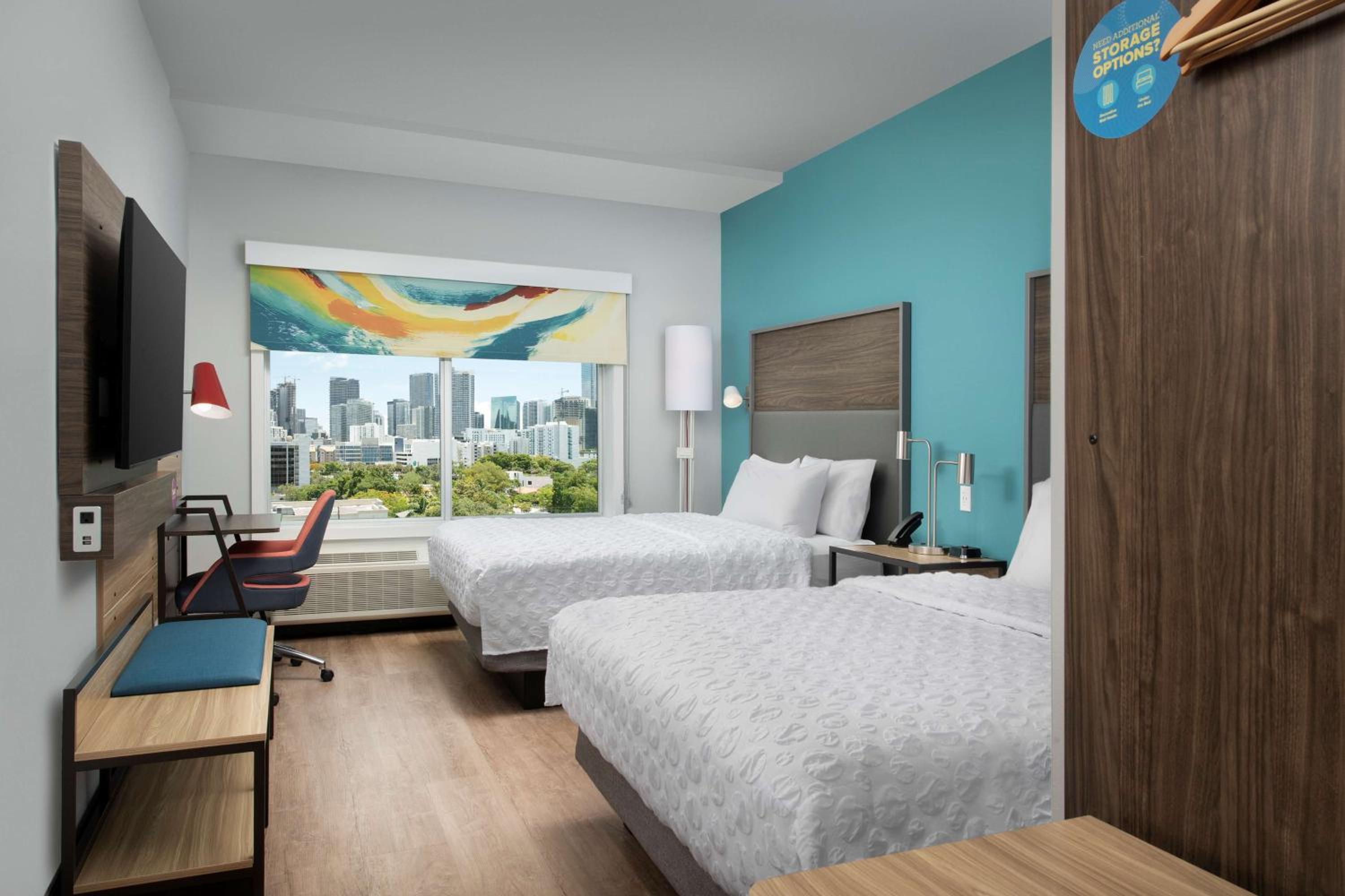 Standard Queen Room with Two Queen Beds photo 3
