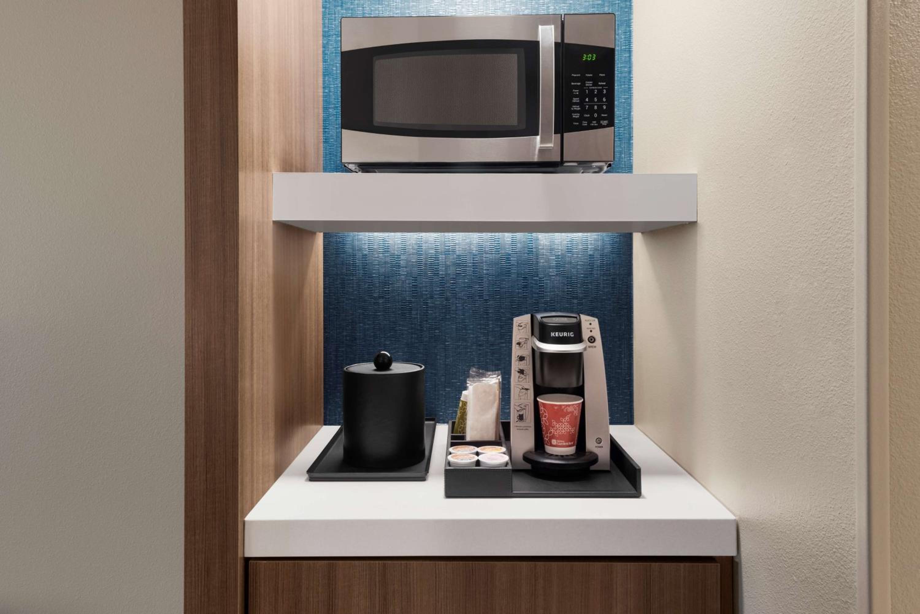 Deluxe King Room - Photo 4