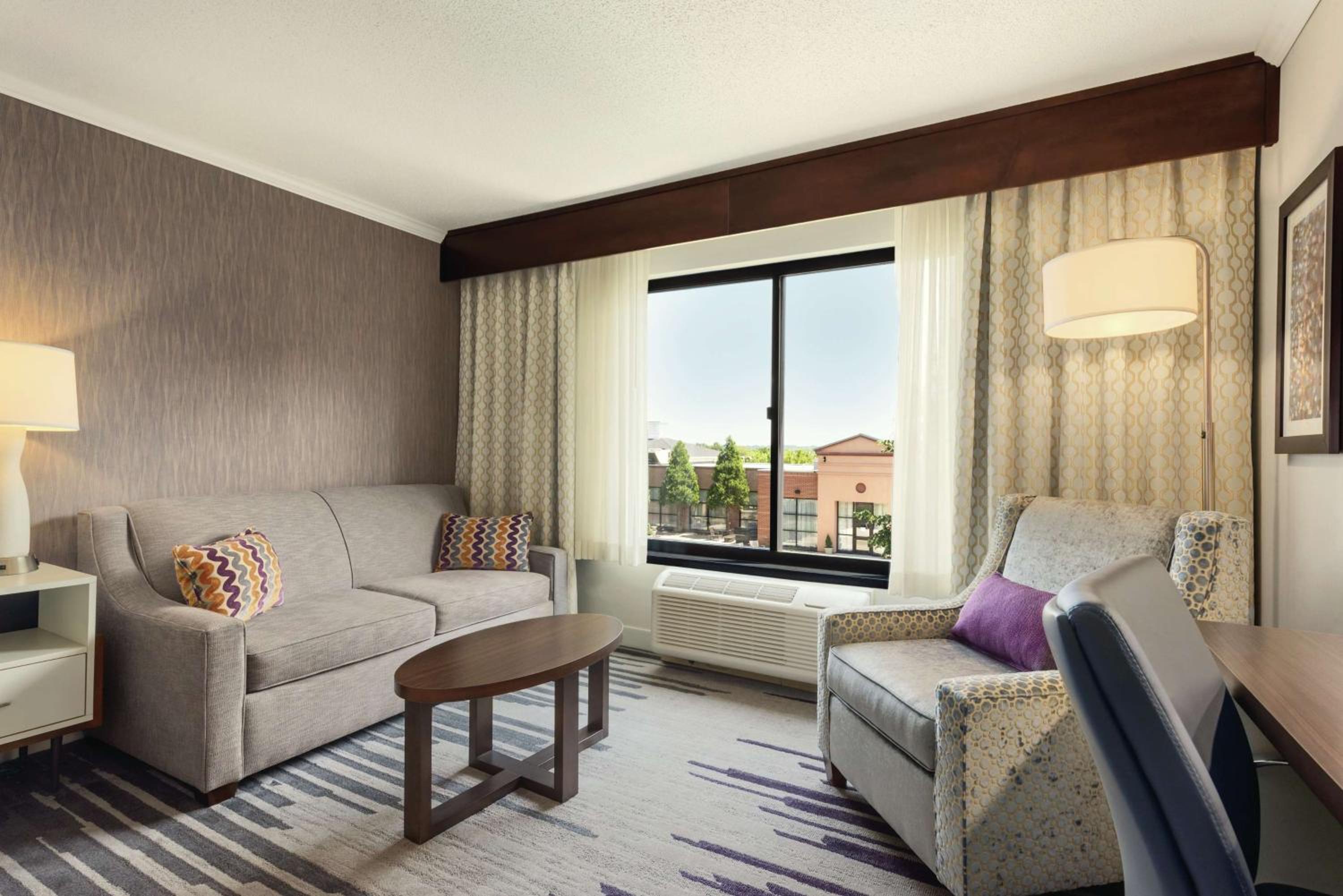 King Room with Sofa Bed - Non-Smoking - Photo 3