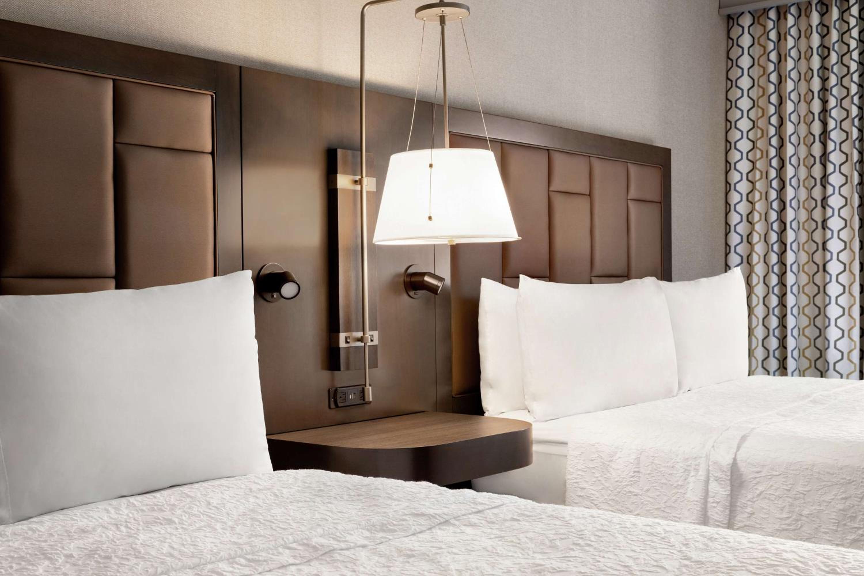 Queen Room with Two Queen Beds - Photo 3