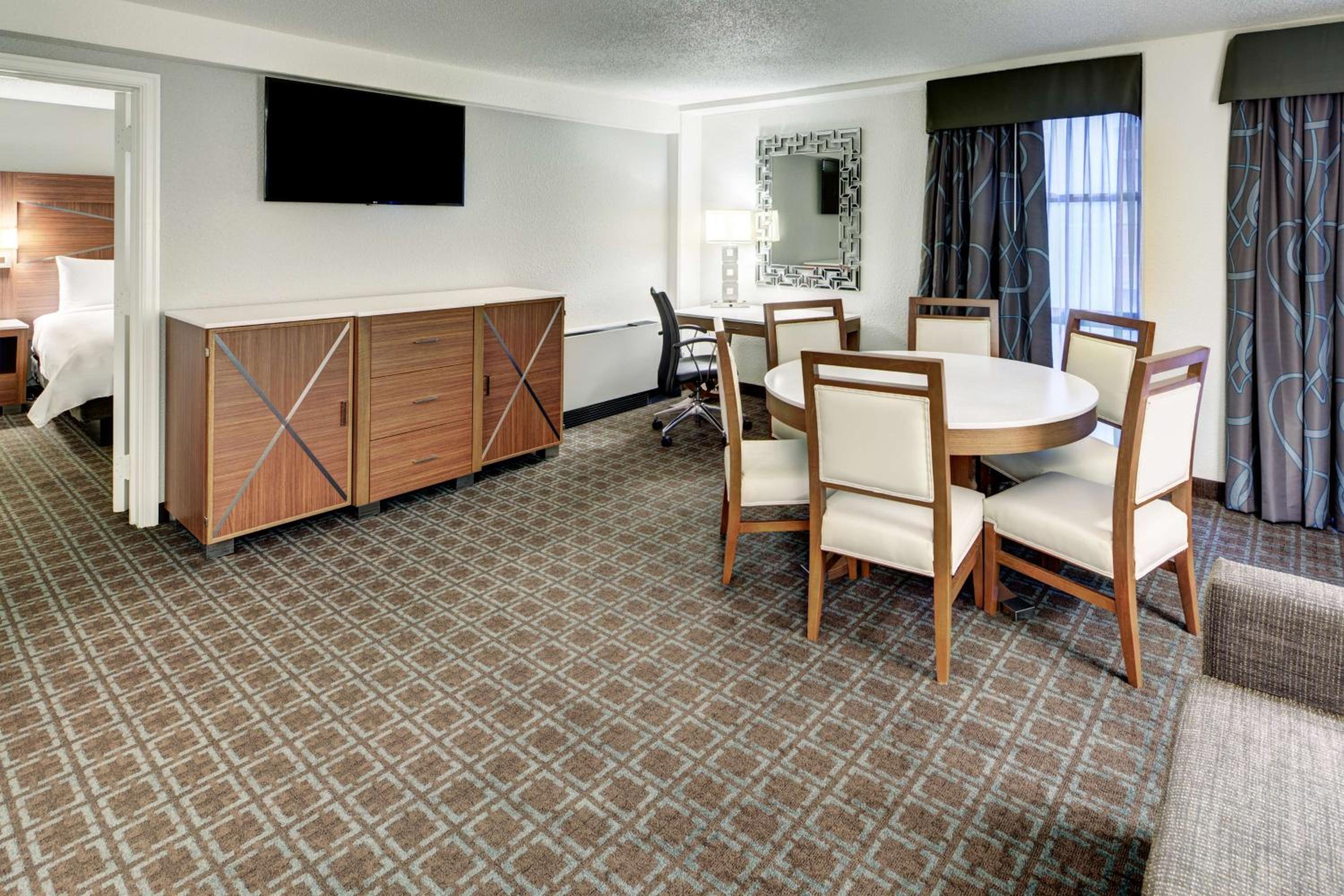 Two-Bedroom King Suite - Photo 7